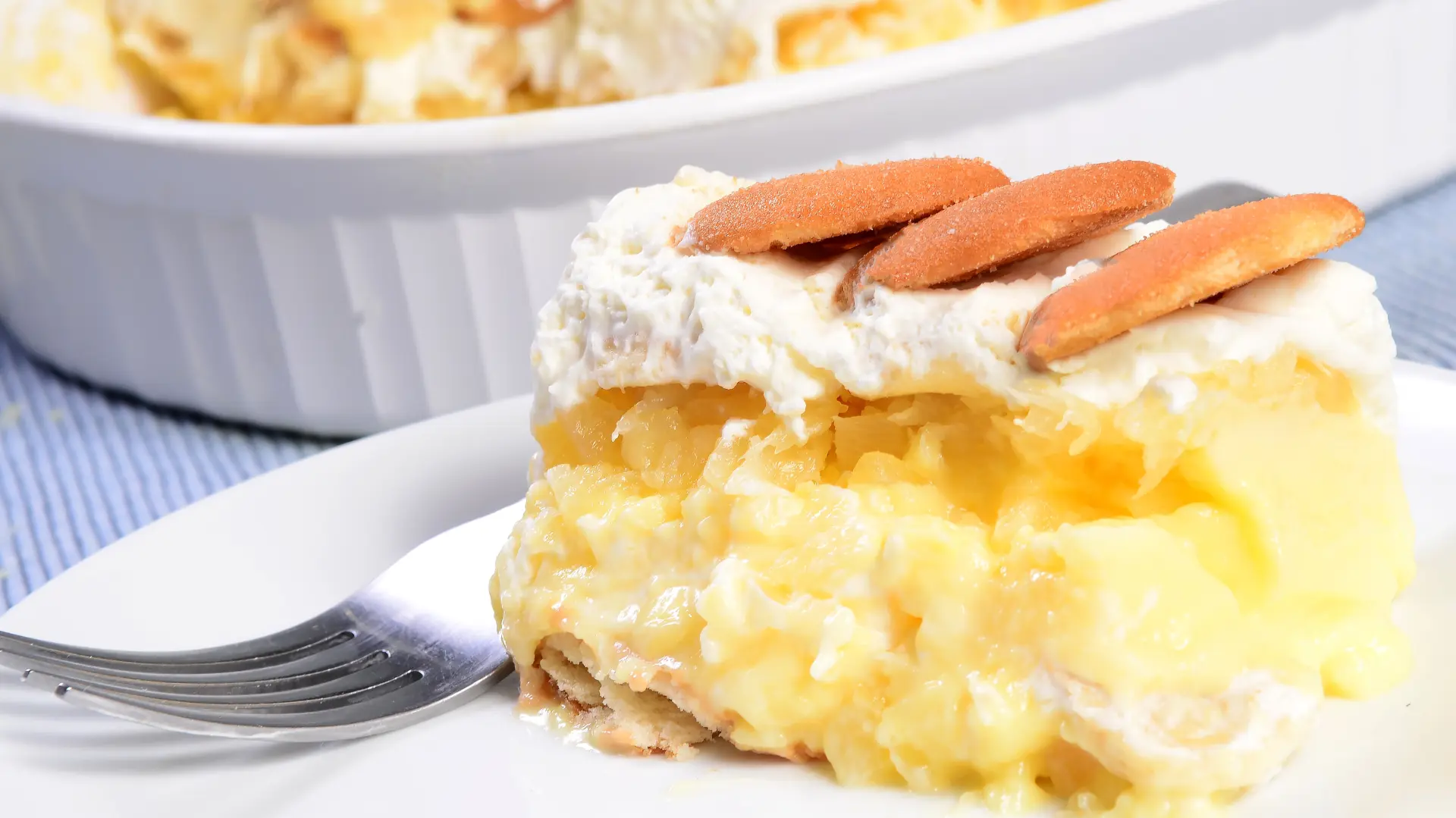 shutterstock_2352461841 keks torta sa ananasom-6a26a1efdf86d.webp