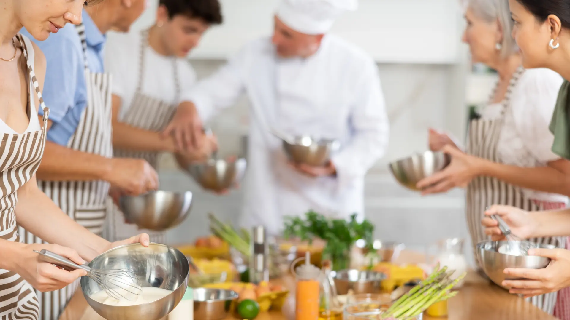 shutterstock_2370239129 kuvanje kuhinja kuvar kuvari-6a2a9bd88704d.webp