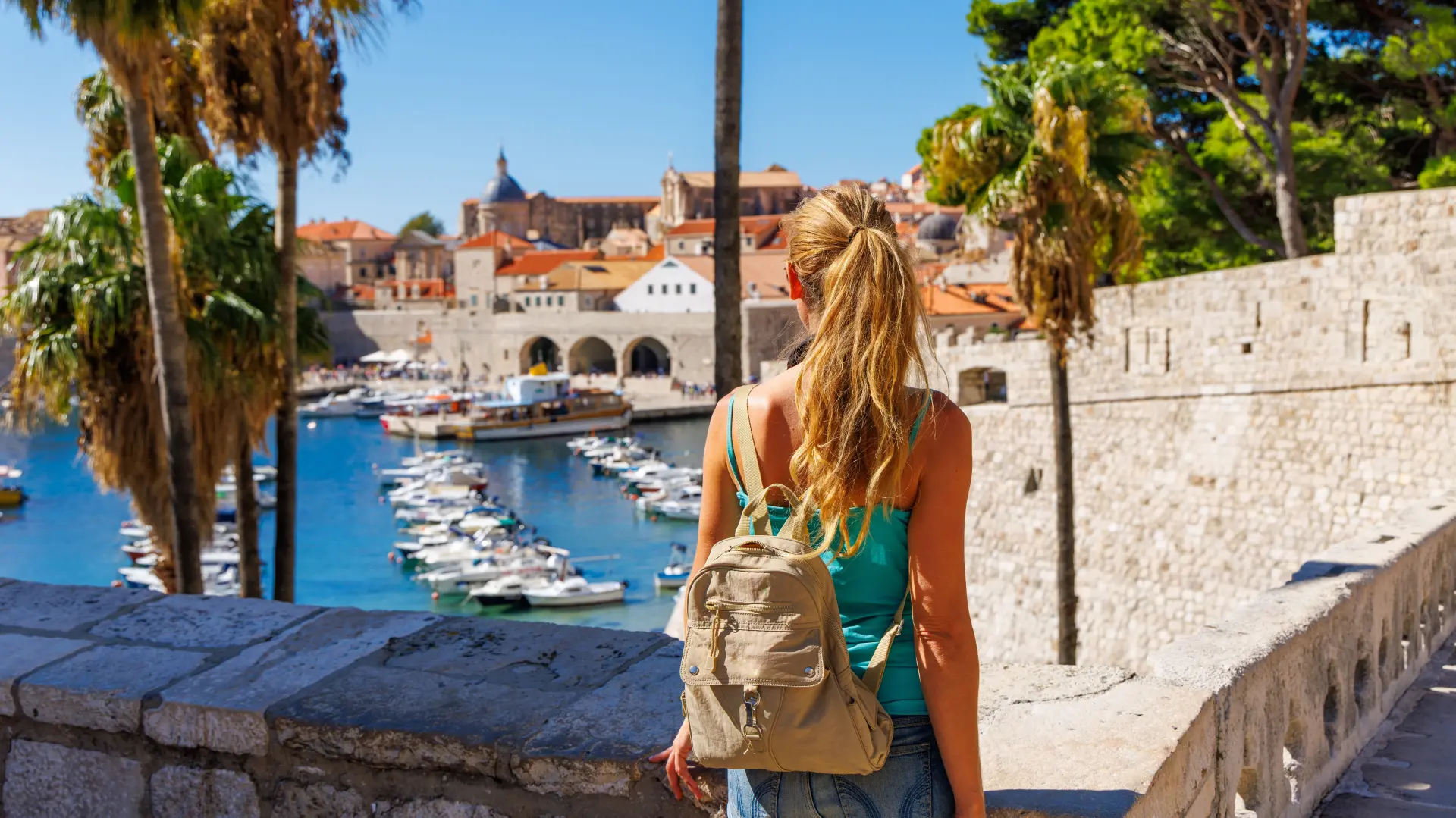 shutterstock_2395998379 dubrovnik more hrvatska putovanja turista odmor letovanje-6a2aa91b686e4.webp
