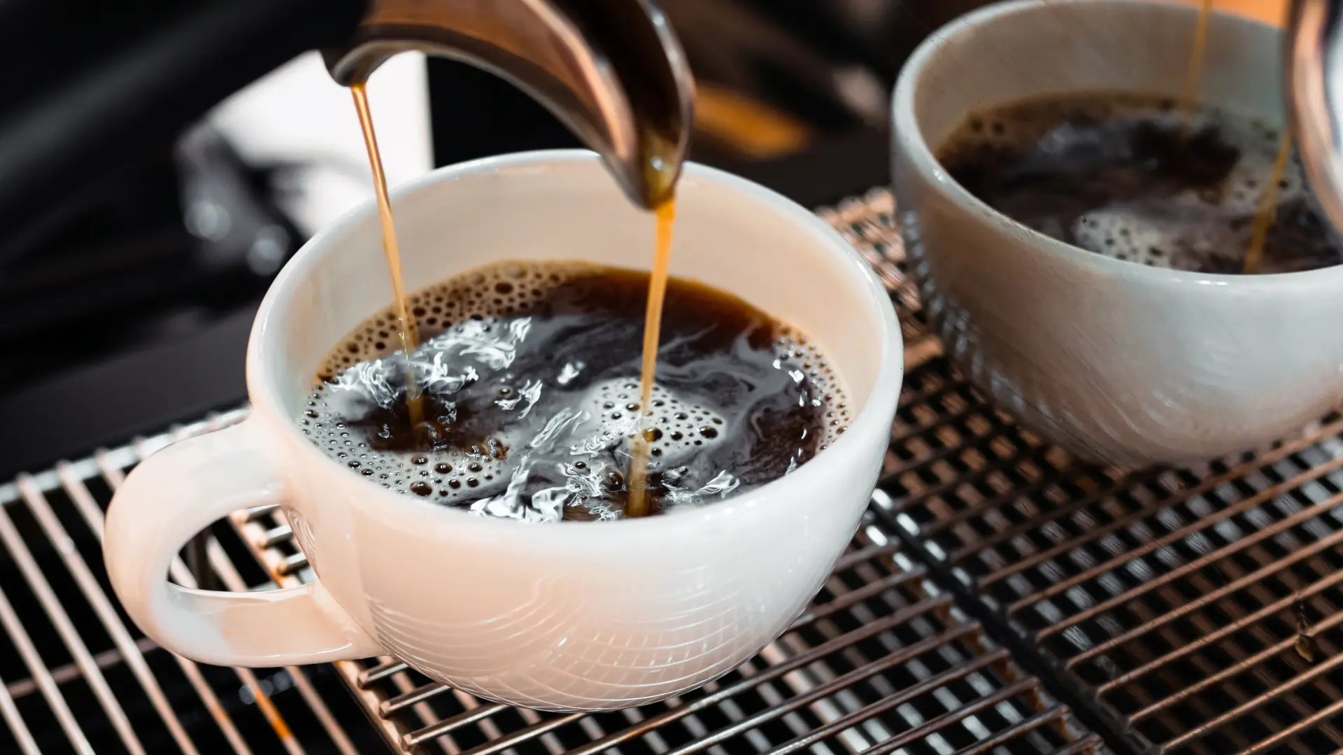shutterstock_2477156725 kafa amerikano espreso-6a22e18b8b5ae.webp