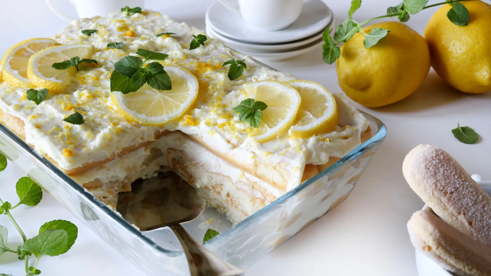 shutterstock_2667922675 limun tiramisu piškote kolač-6a43a9355f471.webp