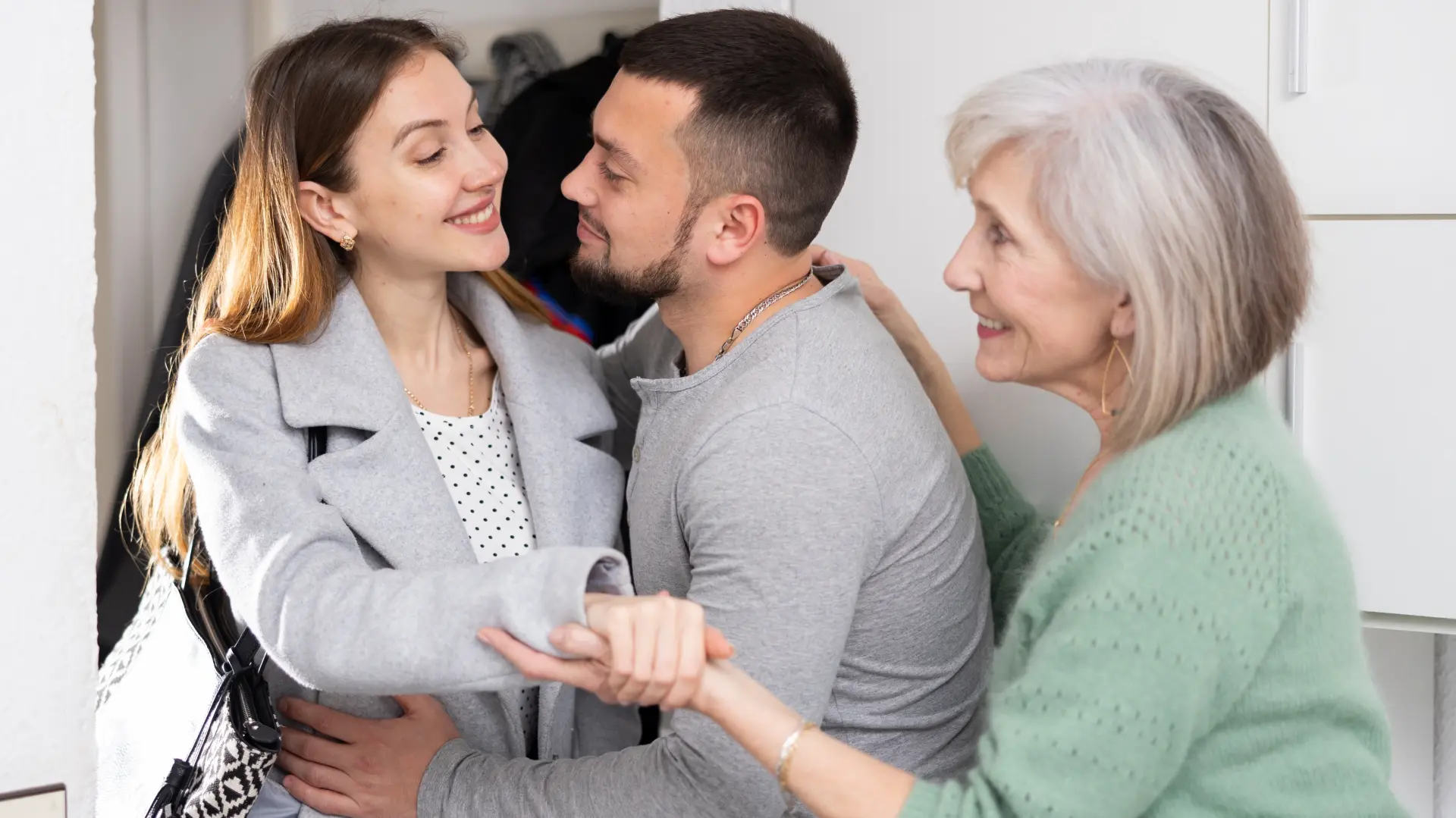 shutterstock_2670601001 snaja svekrva porodica lažna ljubav-6a2985c5dca41.webp