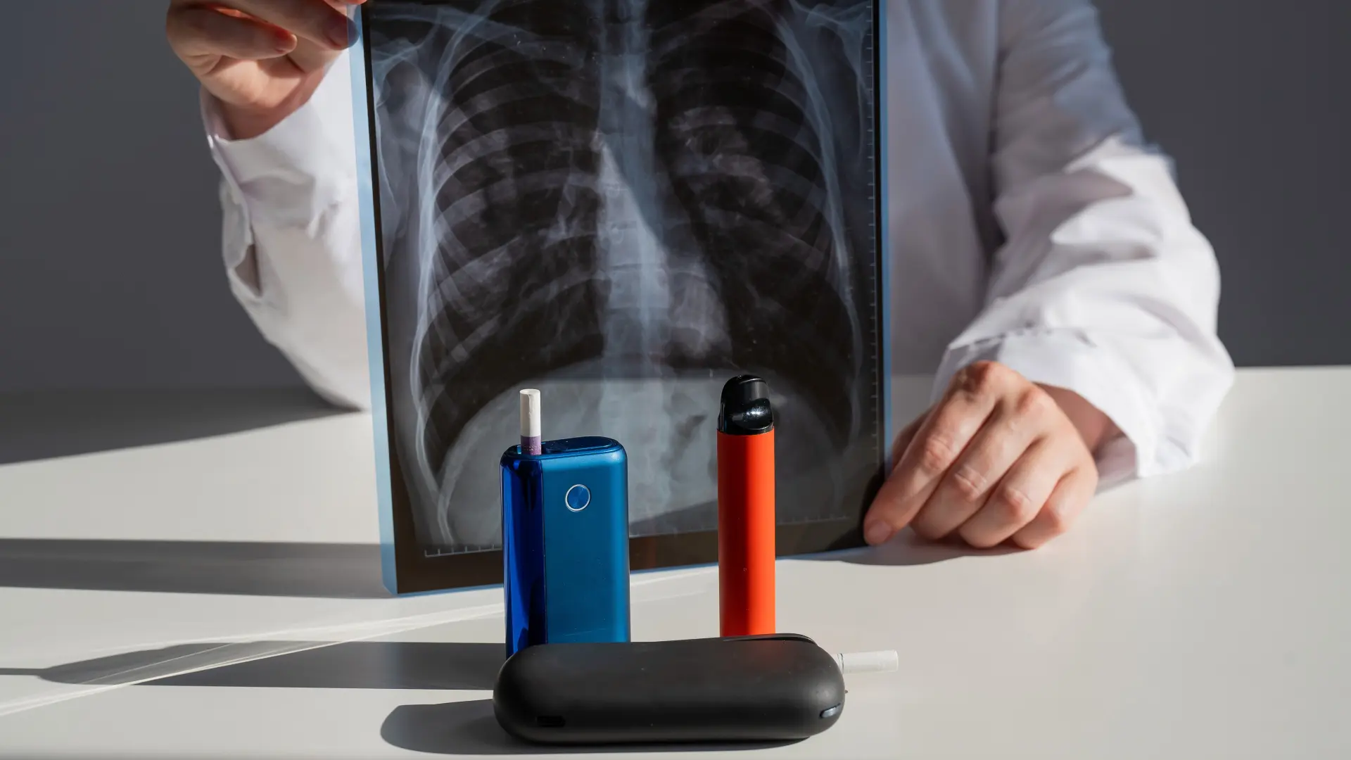 shutterstock_2679243063 pluća pušenje vejp elektronske cigarete-6a29b7c7b8cbb.webp