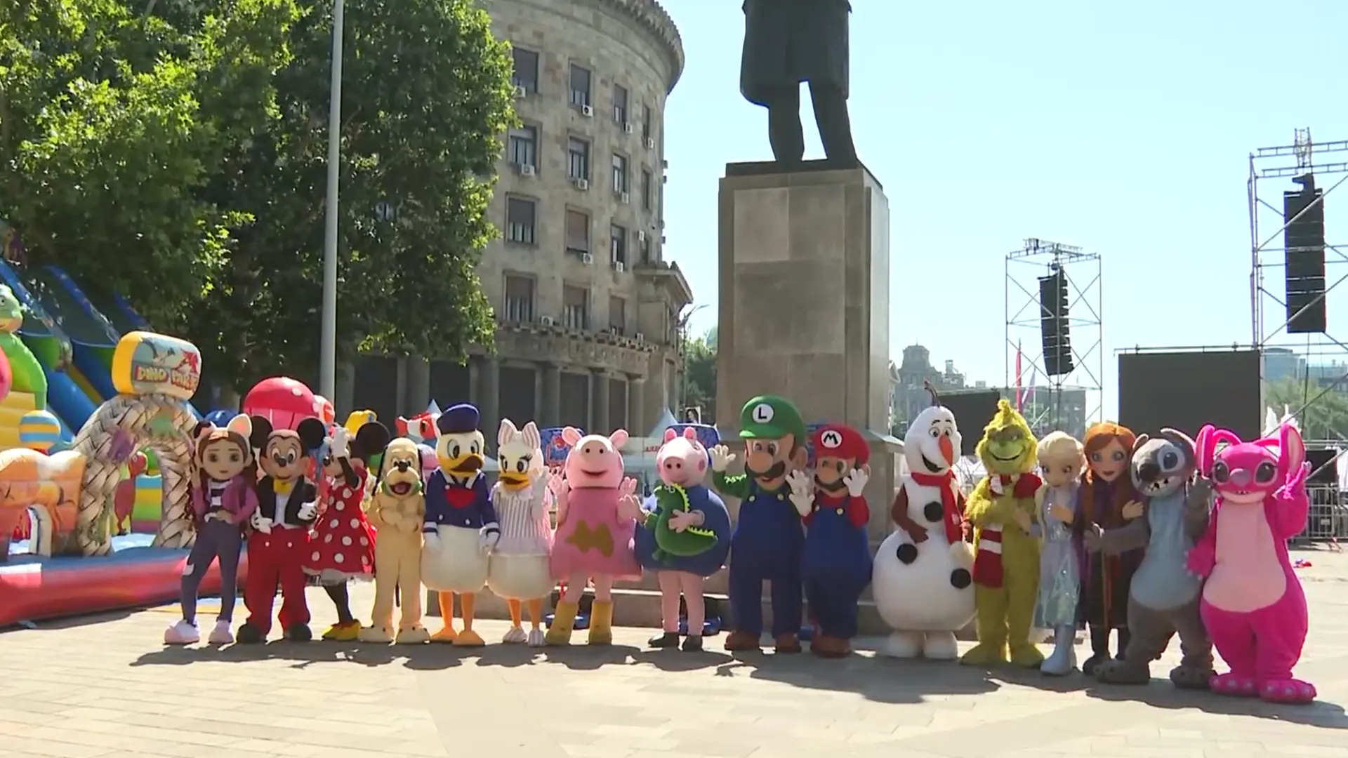 skup Srbija jedna porodica program za decu Trg Nikole Pašića Tanjug video Printscreen-6a3f9360b2706.webp