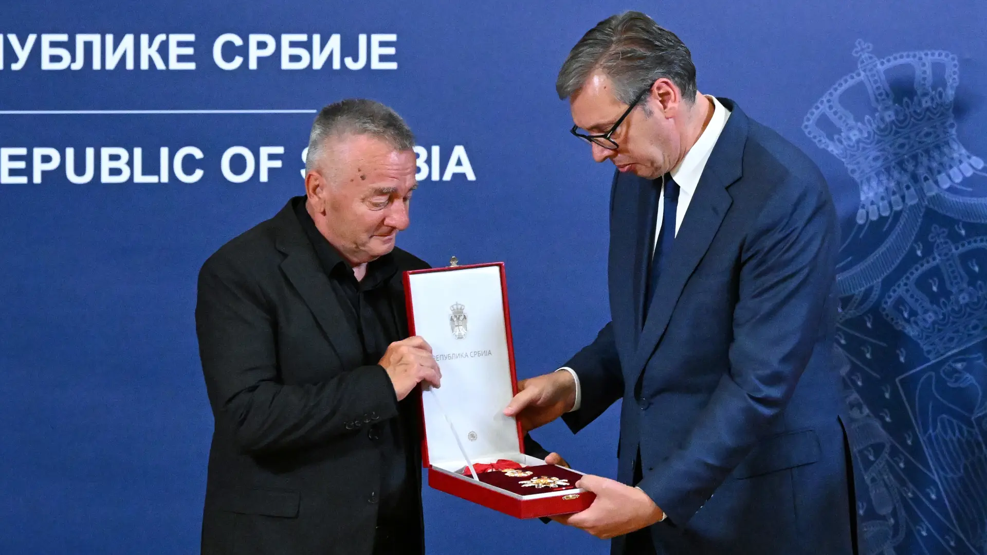 Aleksandar Vučić otac poginulog vojnika u Libanu Orden Karađorđeve zvezde TANJUG RADE PRELIĆ (2)-6a47b1c16f9ab.webp
