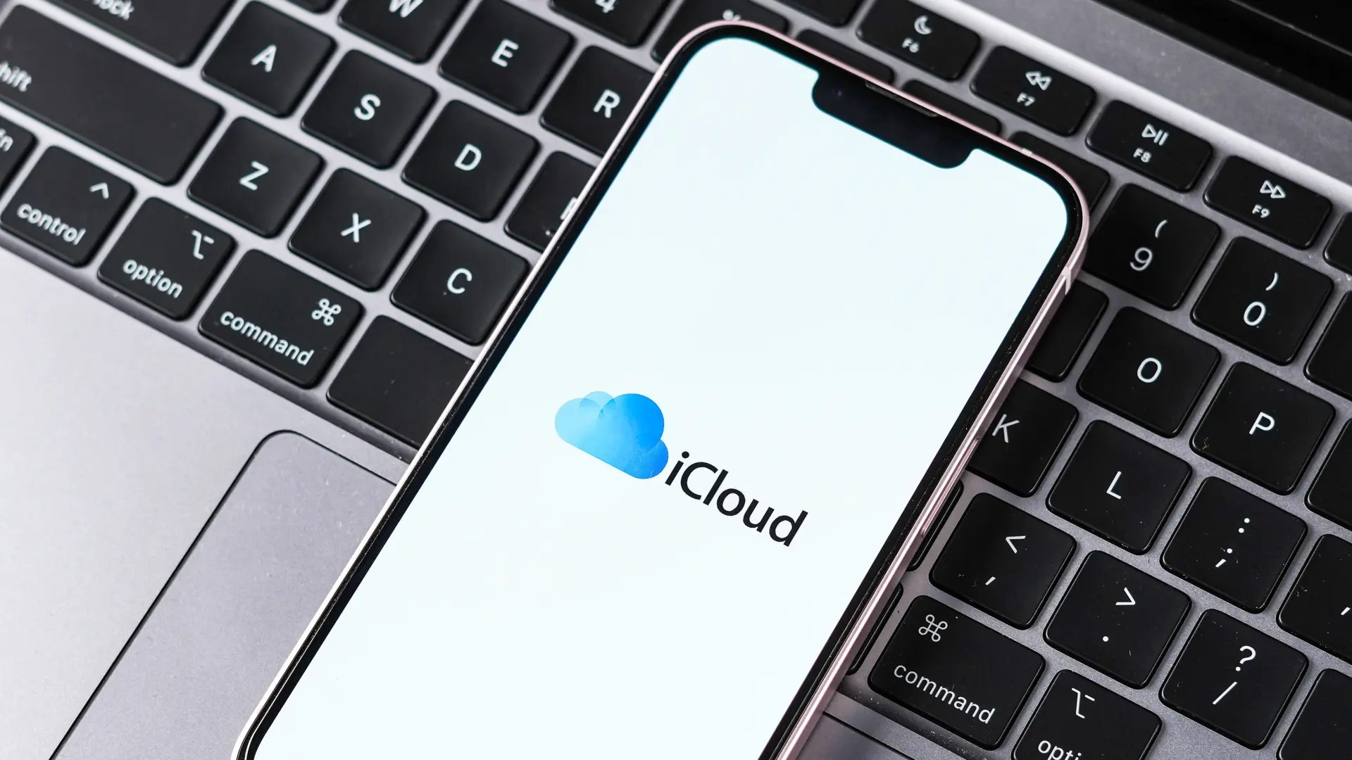 Apple Icloud Shutterstock-6a6350689f2d0.webp