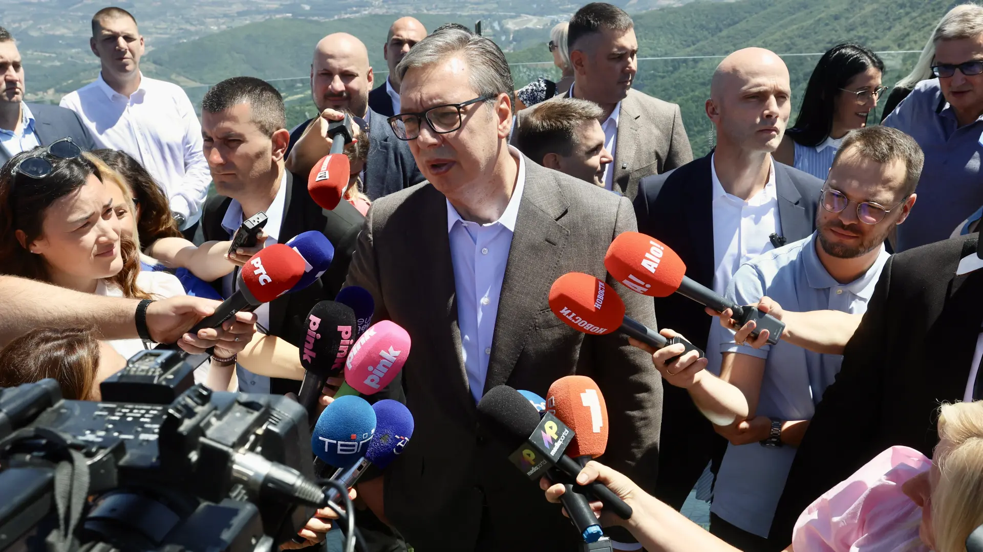 Tan2026-07-3013014872_1 aleksandar vucic dejan zivancevic-6a6b3a0f938b0.webp
