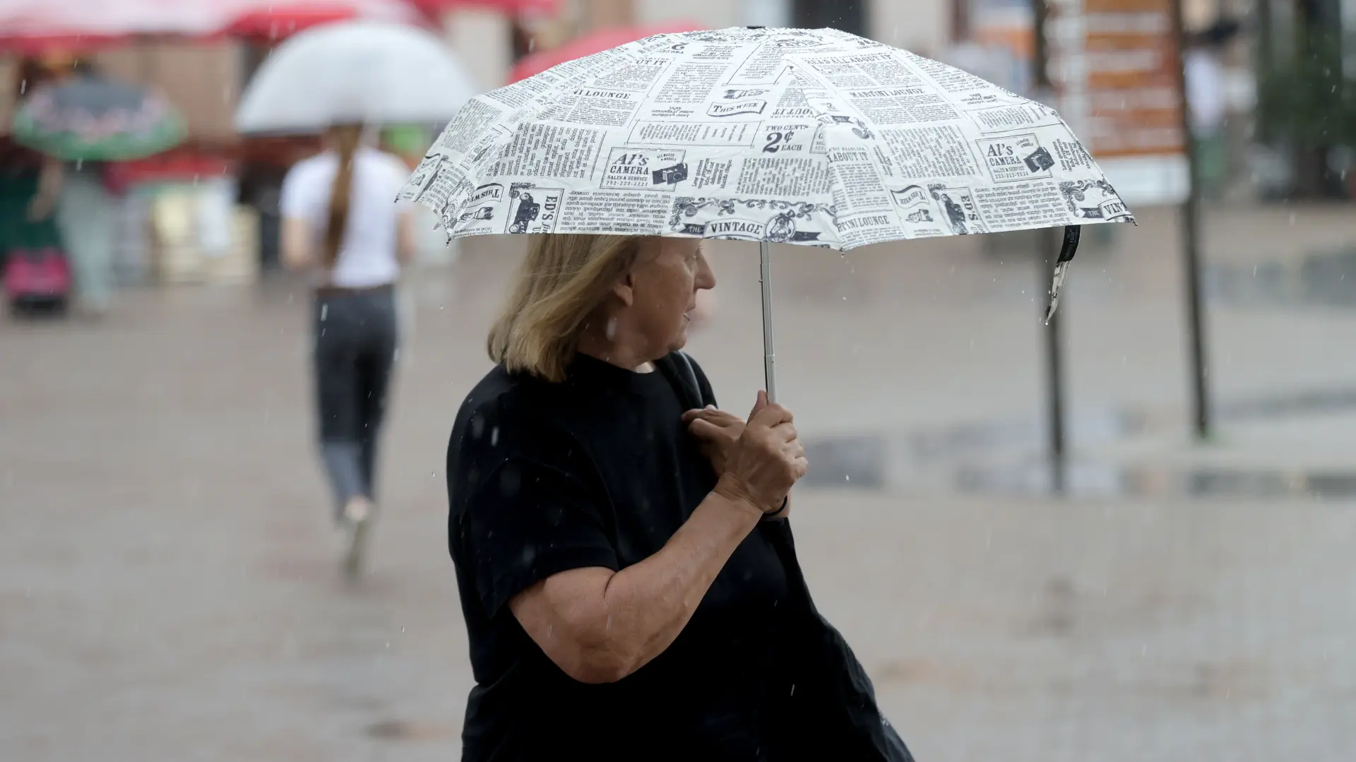 kiša vremenska prognoza Zagreb Hrvatska kišobran Pixsell Marko Seper-6a5b5c6bd4537.webp