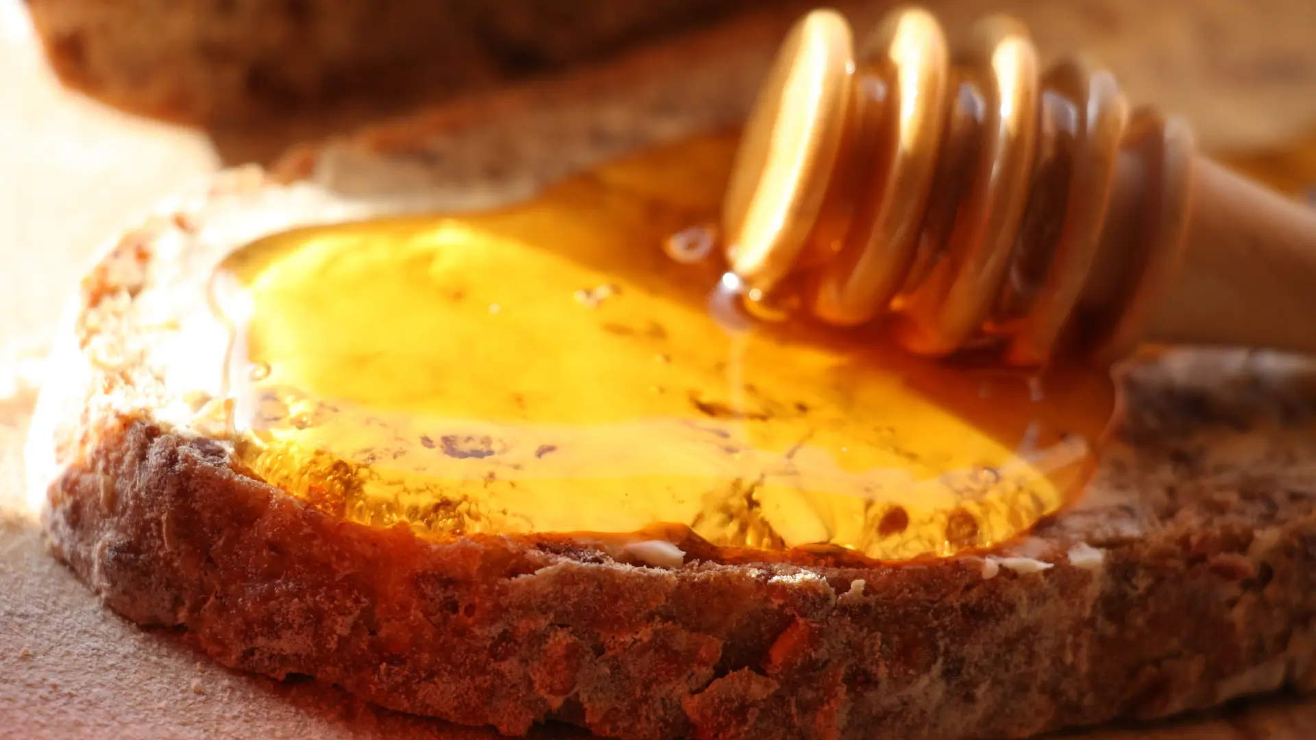 med honey kašika meda hleb doručak Pixabay-6a5c684b48f4c.webp