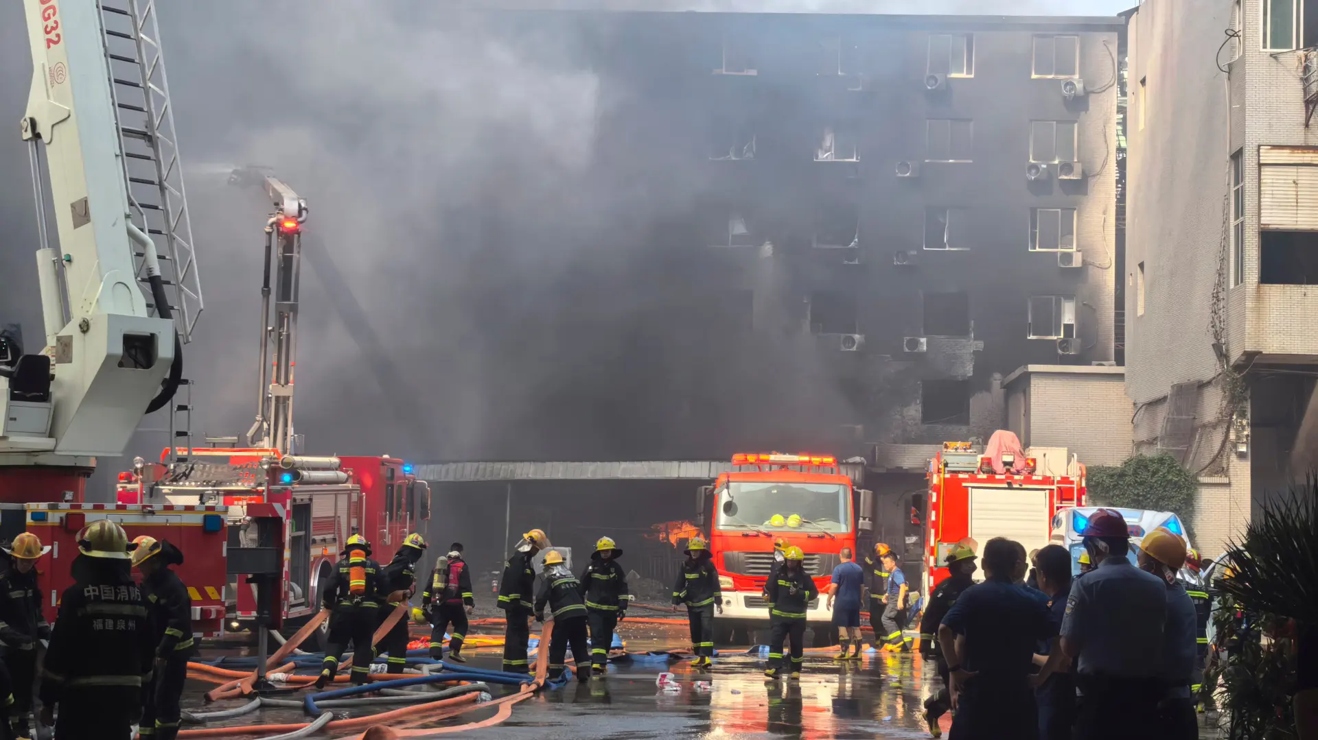 požar fabrika obuće Kina Tanjug Zheng LiangXinhua via AP-6a4fbc3644700.webp