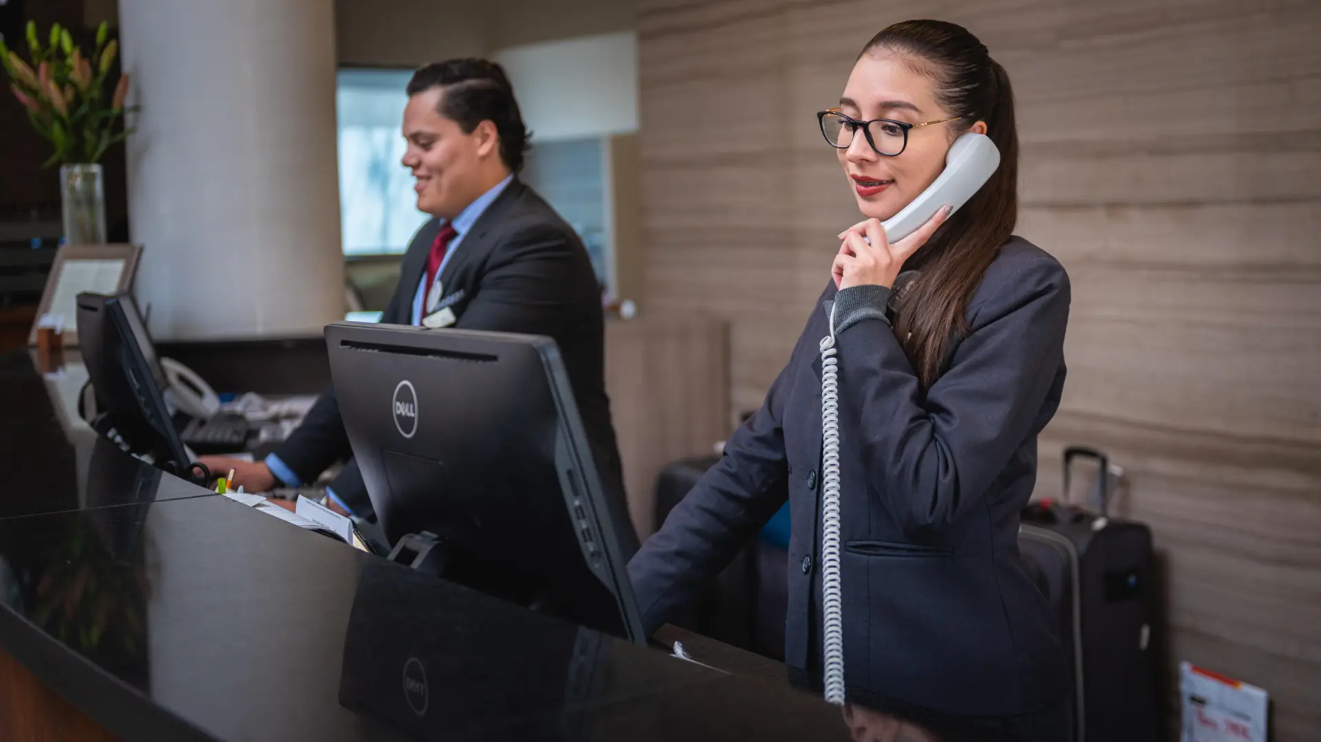 recepcija recepcionarka recepcionerka hotel pixabay-6a63bc6cdfc0b.webp