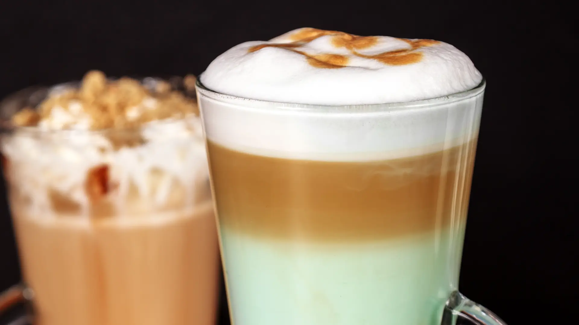 shutterstock_1254428581 mint latte kafa-6a54ad7cc3622.webp