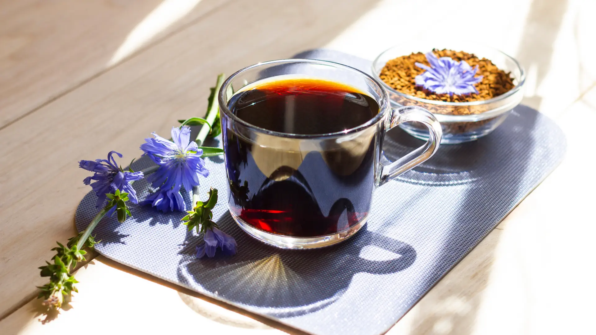 shutterstock_1796981050 cikorija kafa od cikorije-6a5767a7250b3.webp