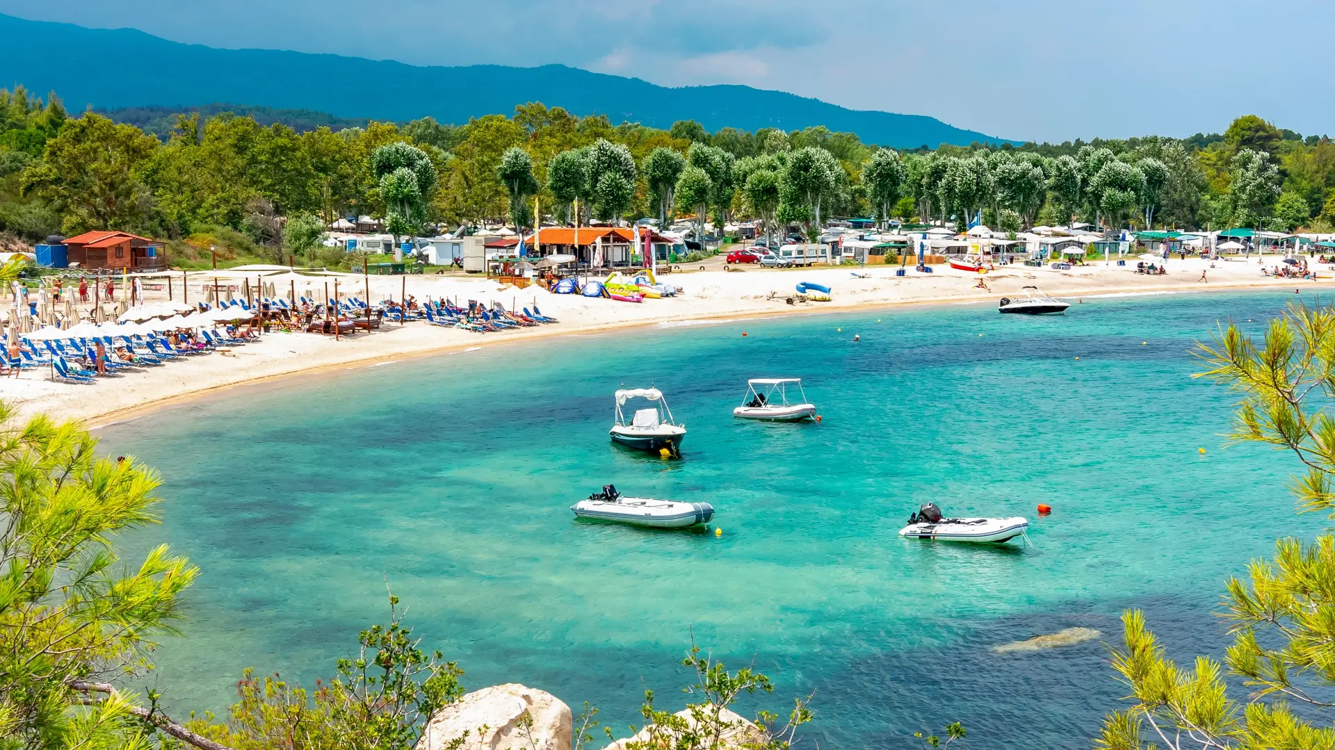 shutterstock_2285648157 halkidiki grčka more-6a6b6fe89a20b.webp