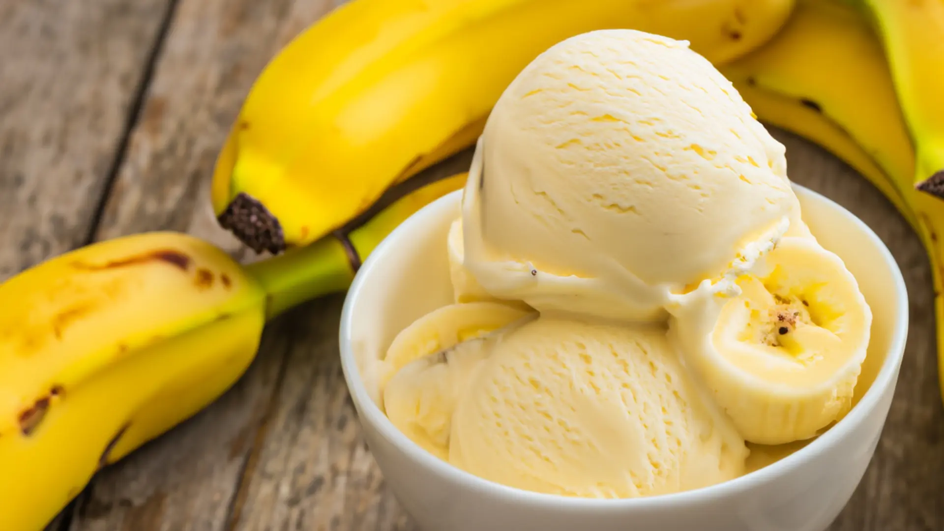 shutterstock_2326079811 banana sladoled od banane-6a577285e2fb0.webp