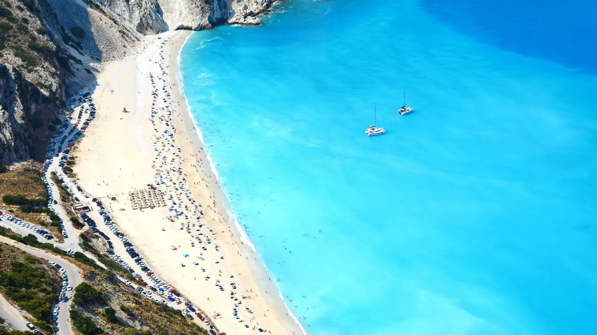 shutterstock_2667285195 myrtos beach kefalonija mirtos plaža grčka more-6a67125f71bd7.webp