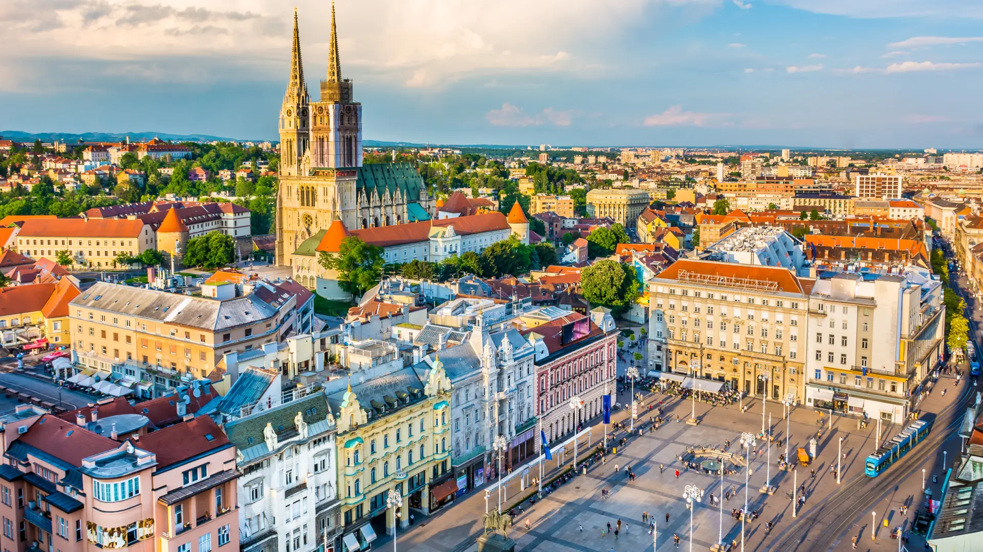 shutterstock_421888582 zagreb hrvatska grad trg bana jelačića-6a47734cbb0fc.webp