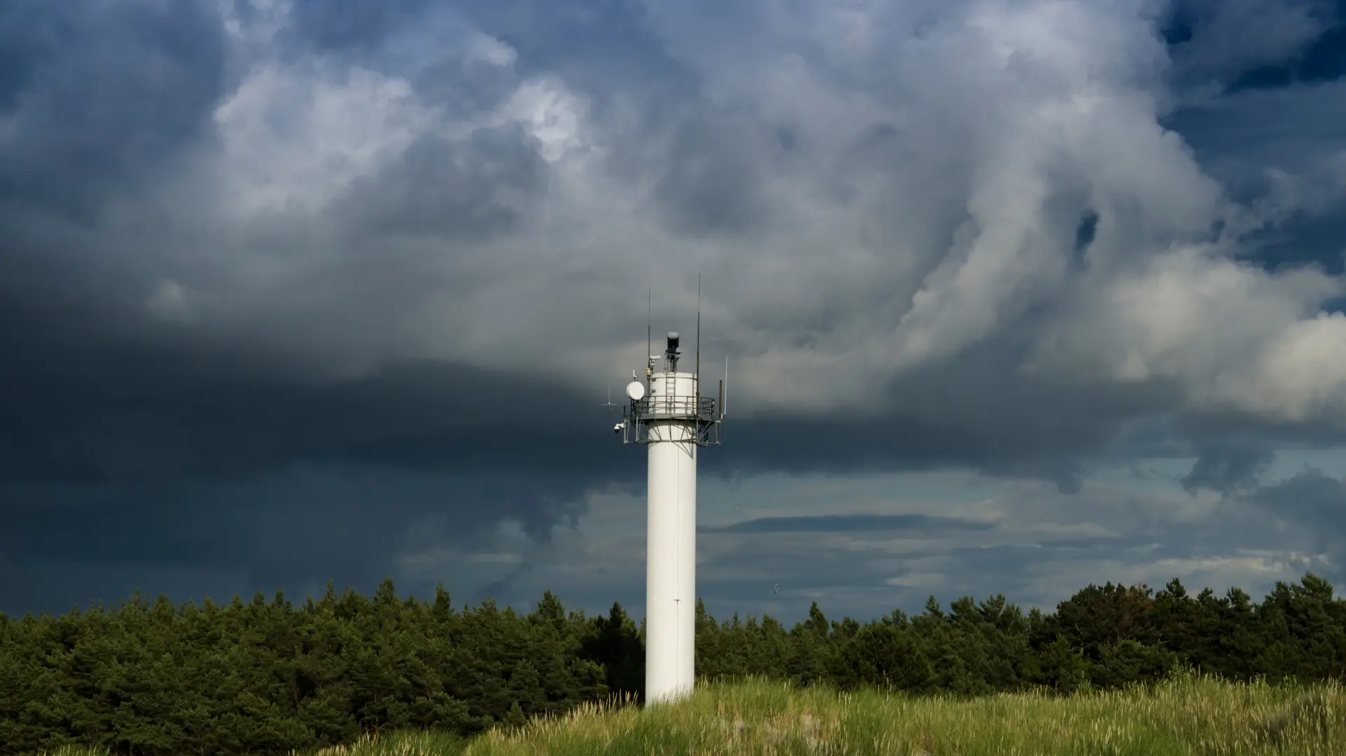 5G ANtena radar oluja Shutterstock-6a8c7021f10ab.webp