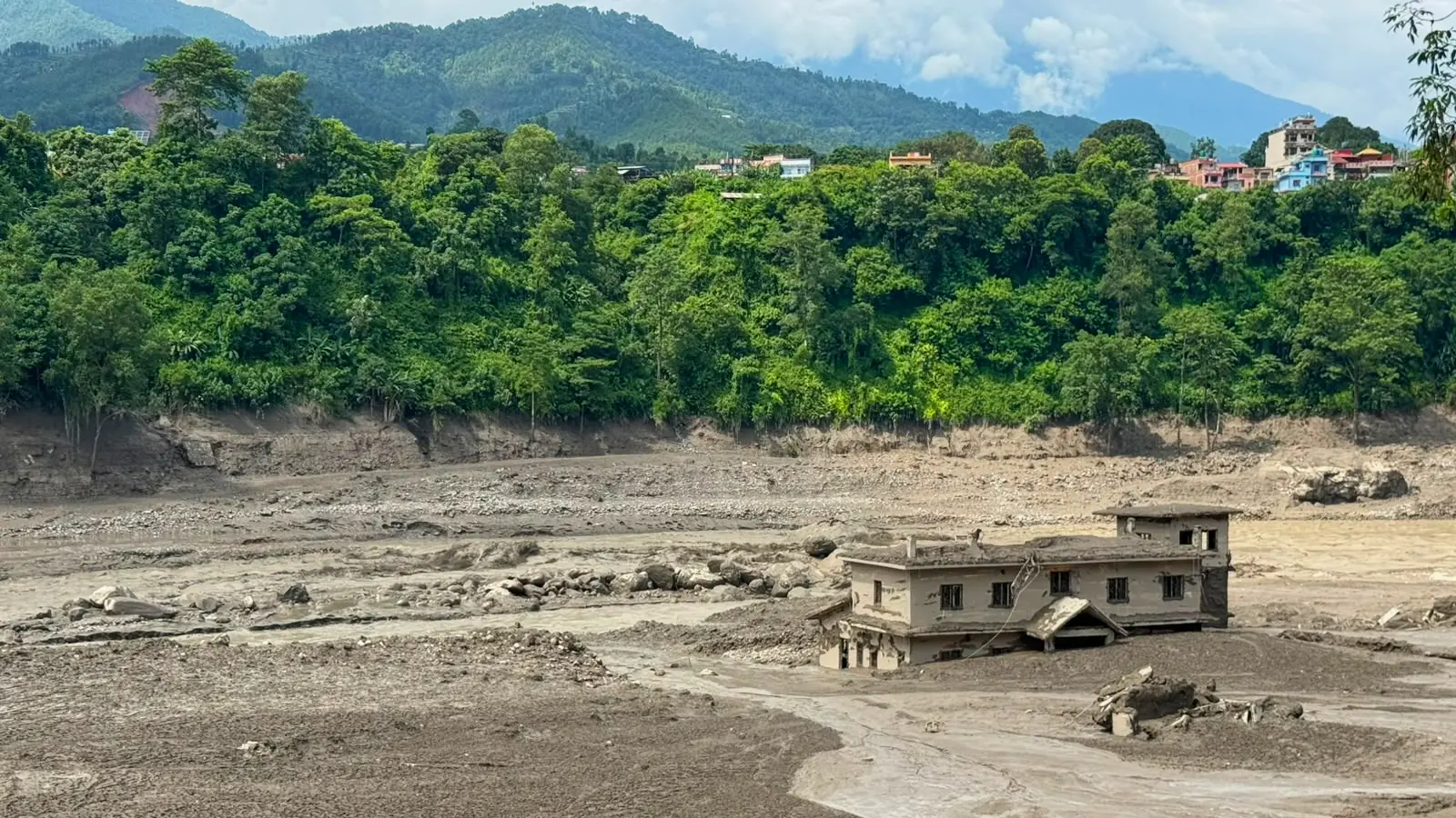 AP PhotoNiranjan Shrestha nepal poplave poplava u nepalu nabujala reka-6a912e0dd918a.webp