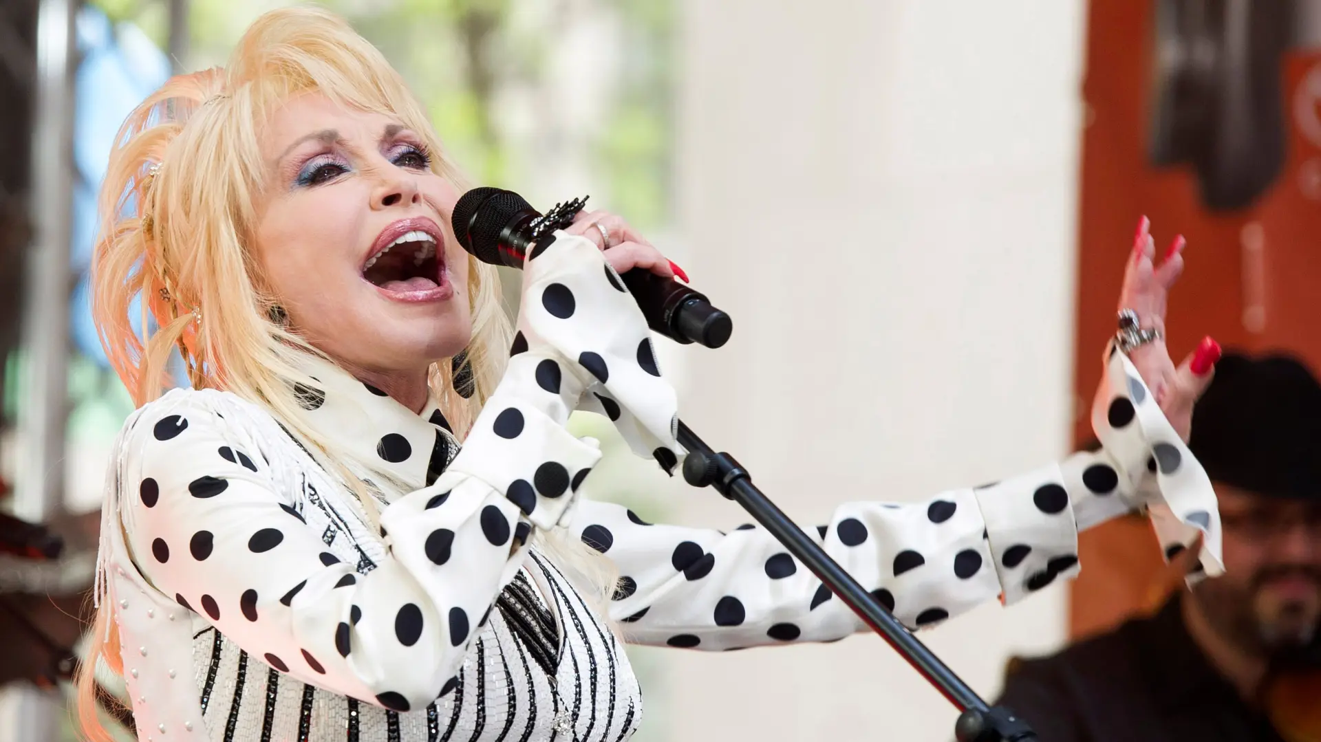Charles SykesInvisionAP, File) doli parton-6a8e8b4f50430.webp