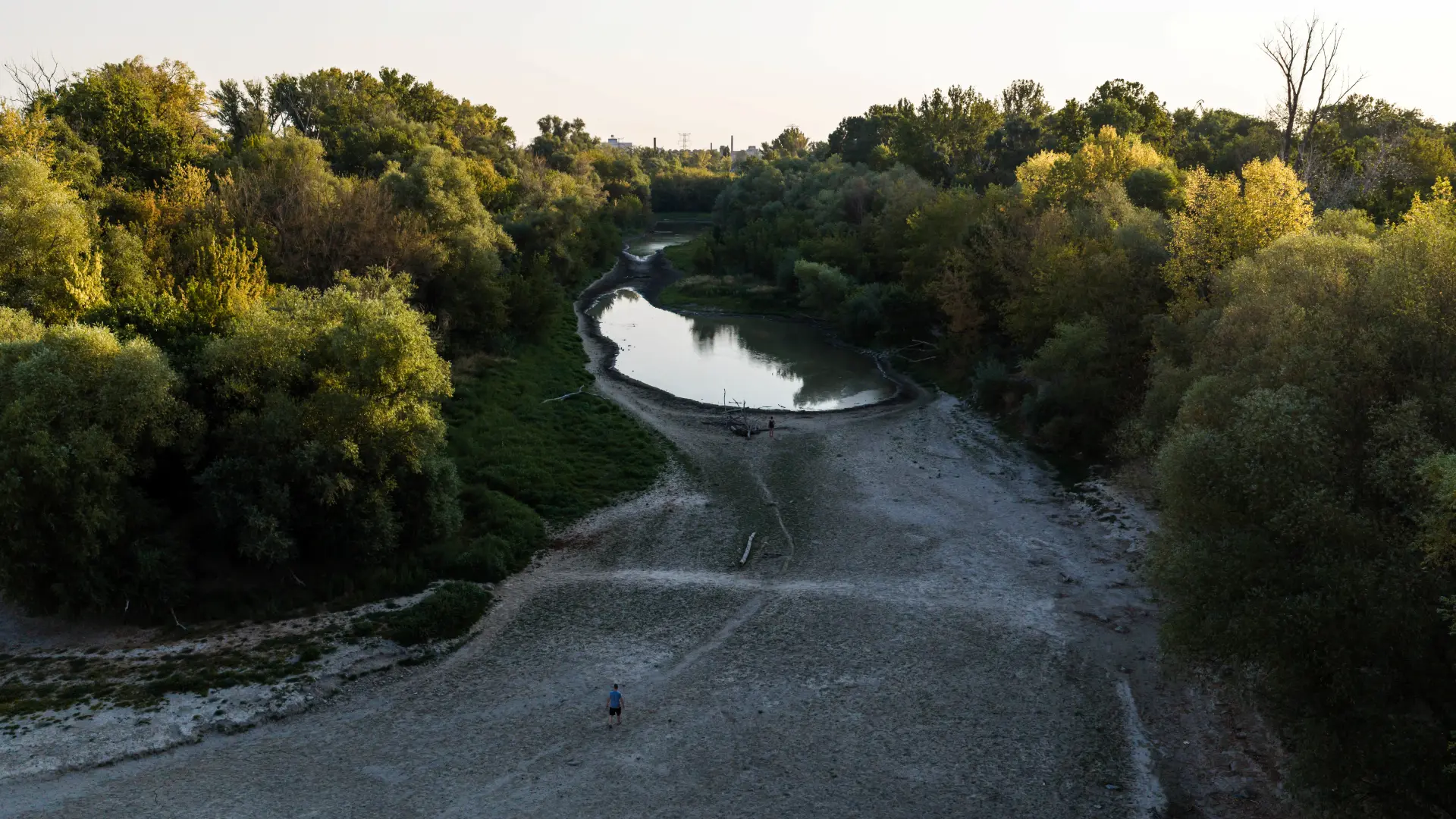 Dunav nizak vodostaj Budimpešta Mađarska REUTERS Marton Monus-6a72d7cd4c8f2.webp