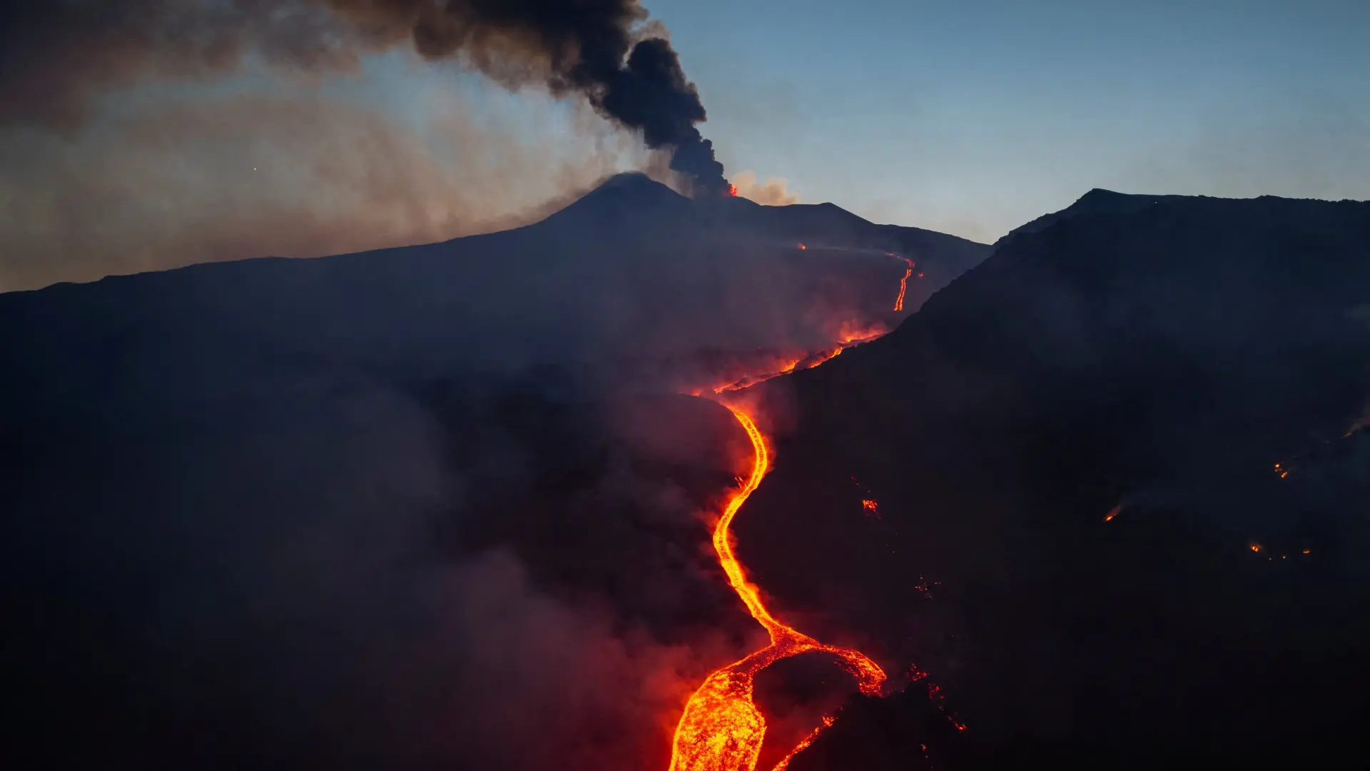 Etna vulkan erupcija Giuseppe Di Stefano Etna Walkvia REUTERS-6a7c645deb686.webp