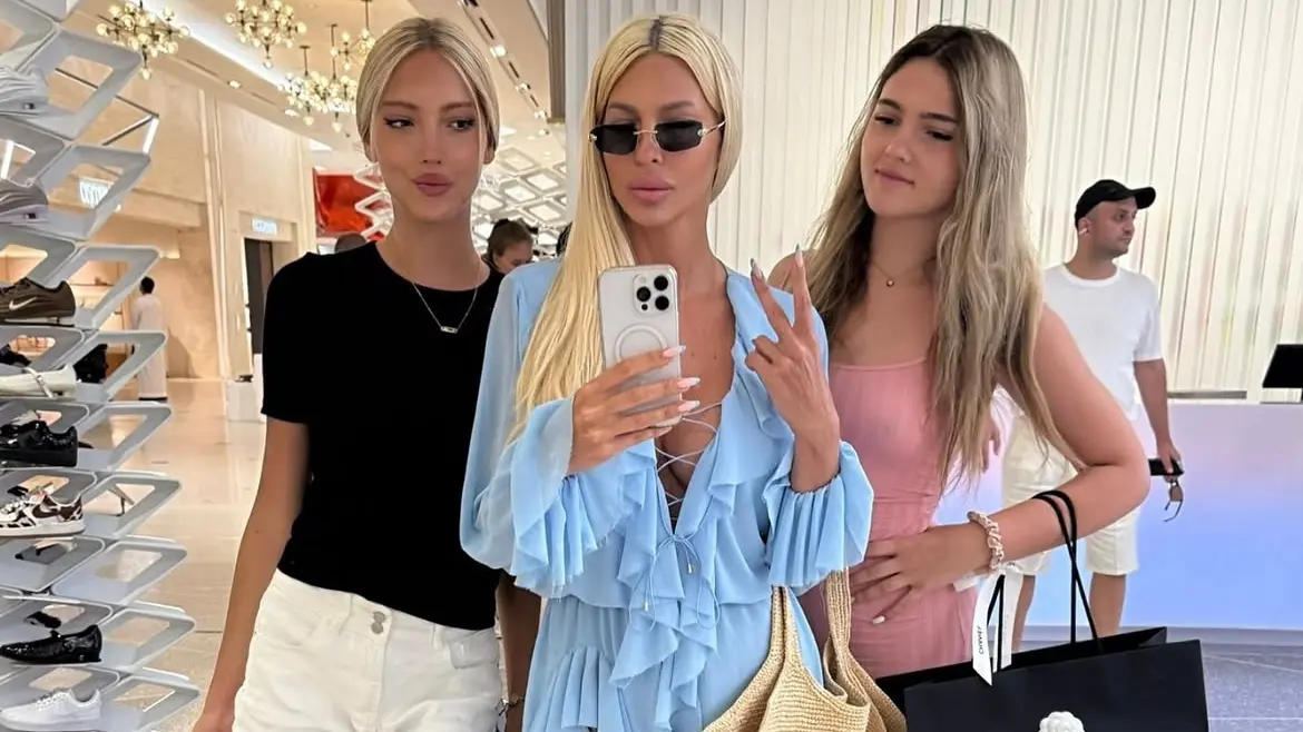 Instagram printscreen, mega.zvezda.jk jelena karleuša atina nika tošić-6a8eee12ac979.webp