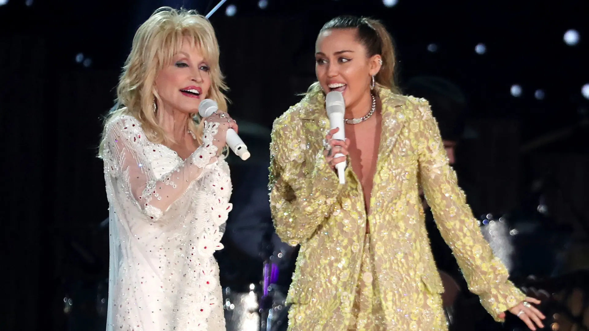 Majli Sajrus, Doli Parton, Tanjug, Matt Sayles:Invision:AP, File-6a8f410805534.webp