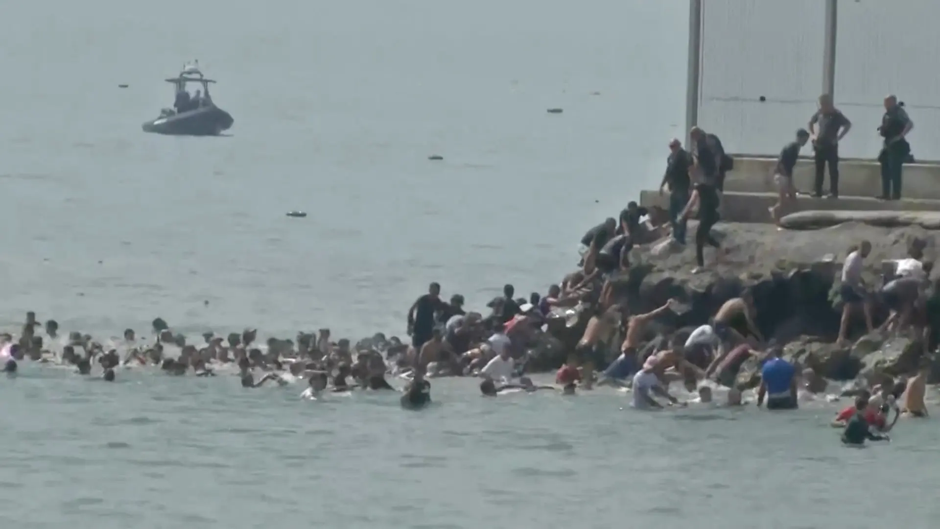 Seuta Španija migranti Atlasvia Reuters TVHandout via REUTERS-6a6f22253c775.webp
