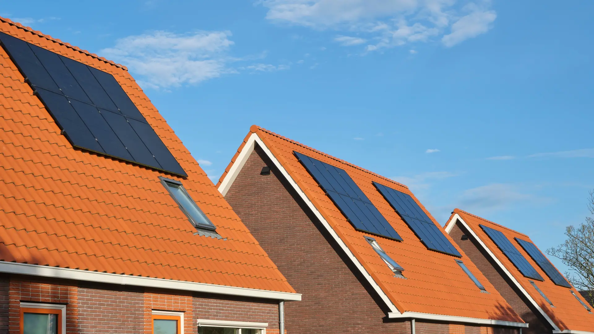 Solarni paneli kuća shutterstock_2706323685-6a76f54f69f04.webp