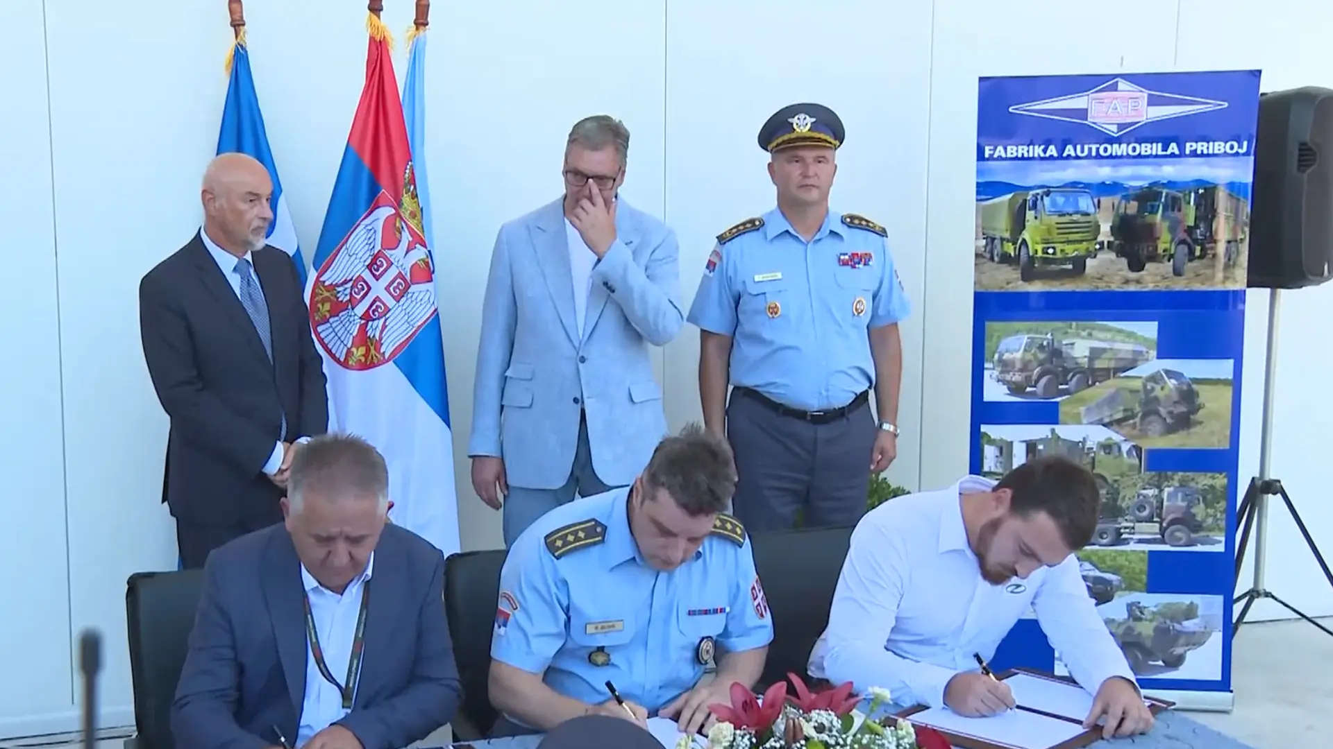 Sporazum o saradnji u oblasti isporuke vozila FAP Priboj Aleksandar Vučić potpisivanje Tanjug video Printscreen (2)-6a79c5892eb84.webp