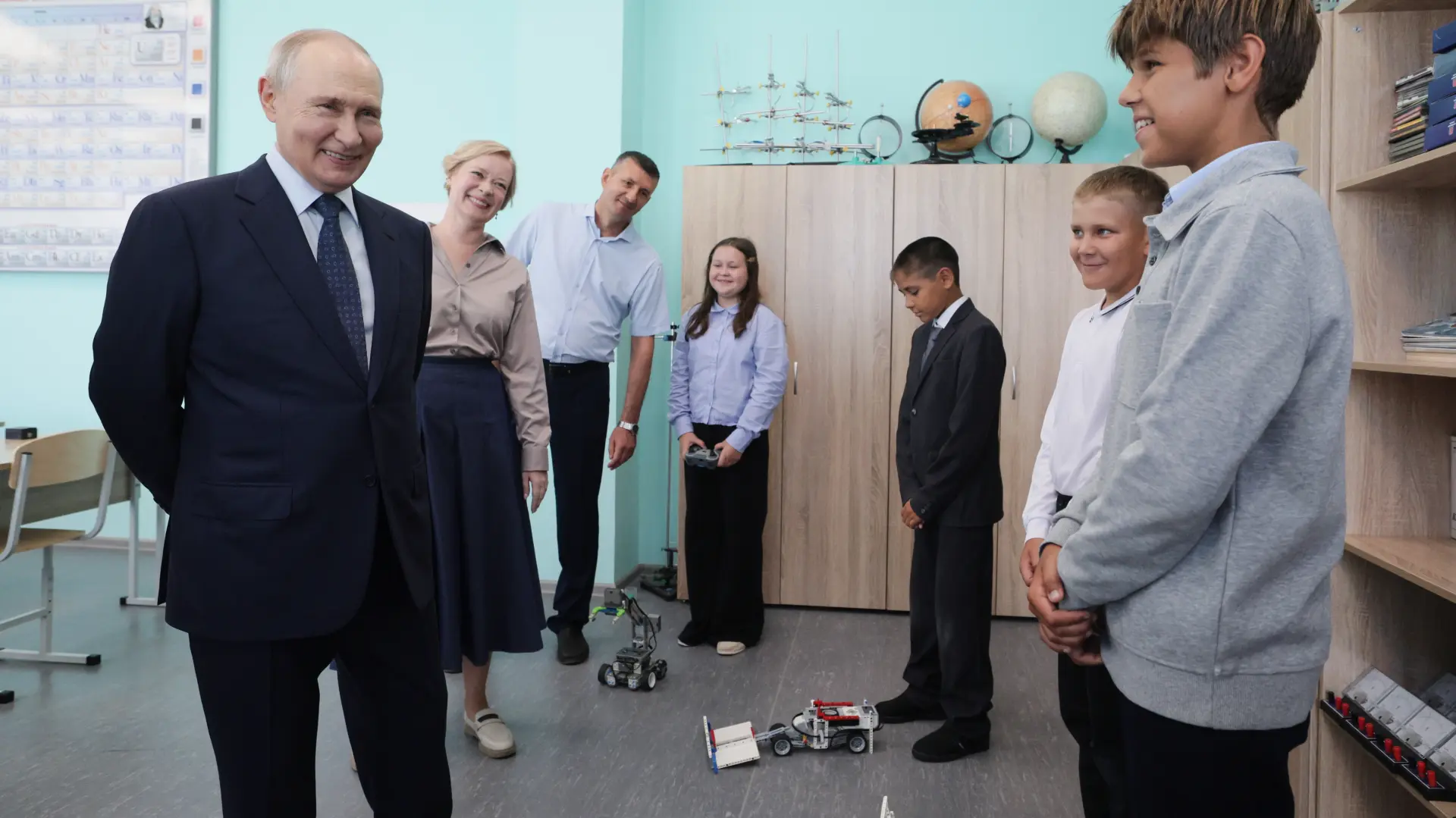 Vladimir Putin poseta Kurilska ostrva Tanjug Gavriil Grigorov, Sputnik, Kremlin Pool Photo via AP (2)-6a7d6b739d4d1.webp