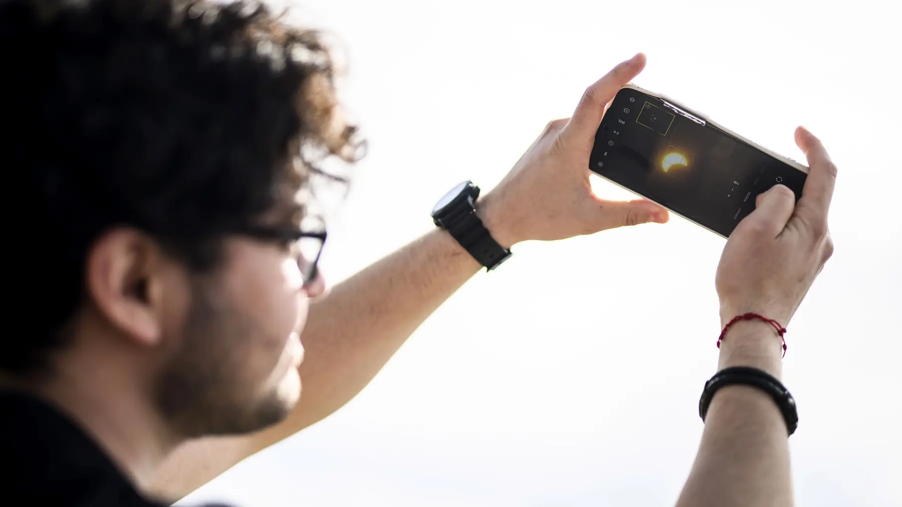 pomračenje Sunca snimanje mobilni telefon profimedia-0863428437-6a7c18918fdea.webp