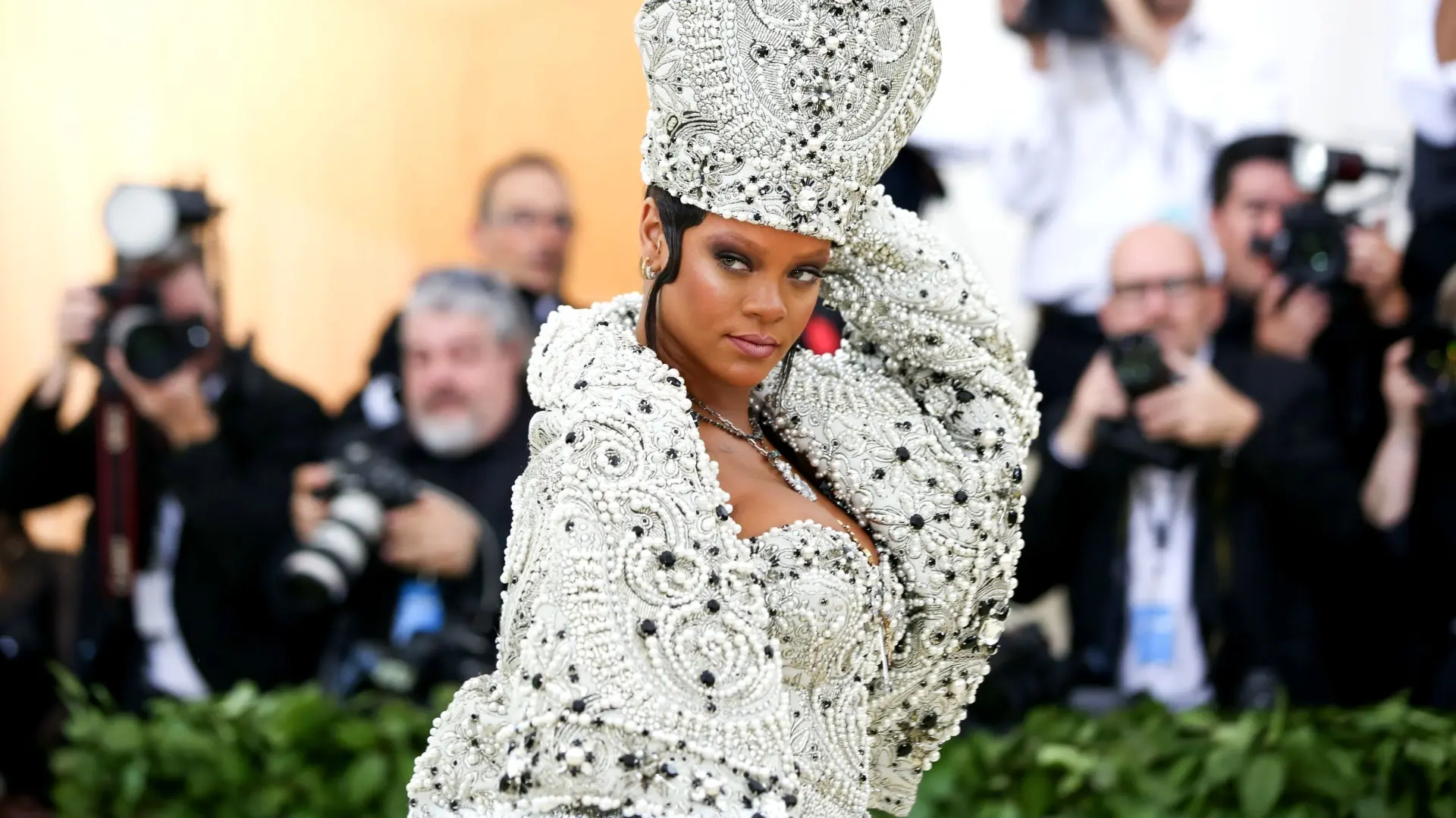 profimedia-0370874622 rijana rihanna met gala bal-6a70c7b5914b2.webp