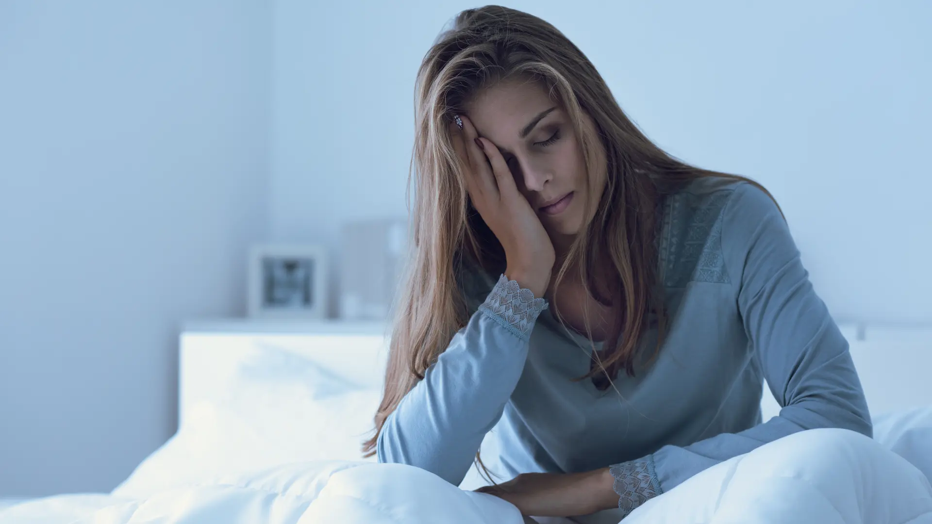 shutterstock_1285836277 umor stres depresija rano ustajanje buđenje jutro devojka menstruacija nesanica-6a798faabd032.webp
