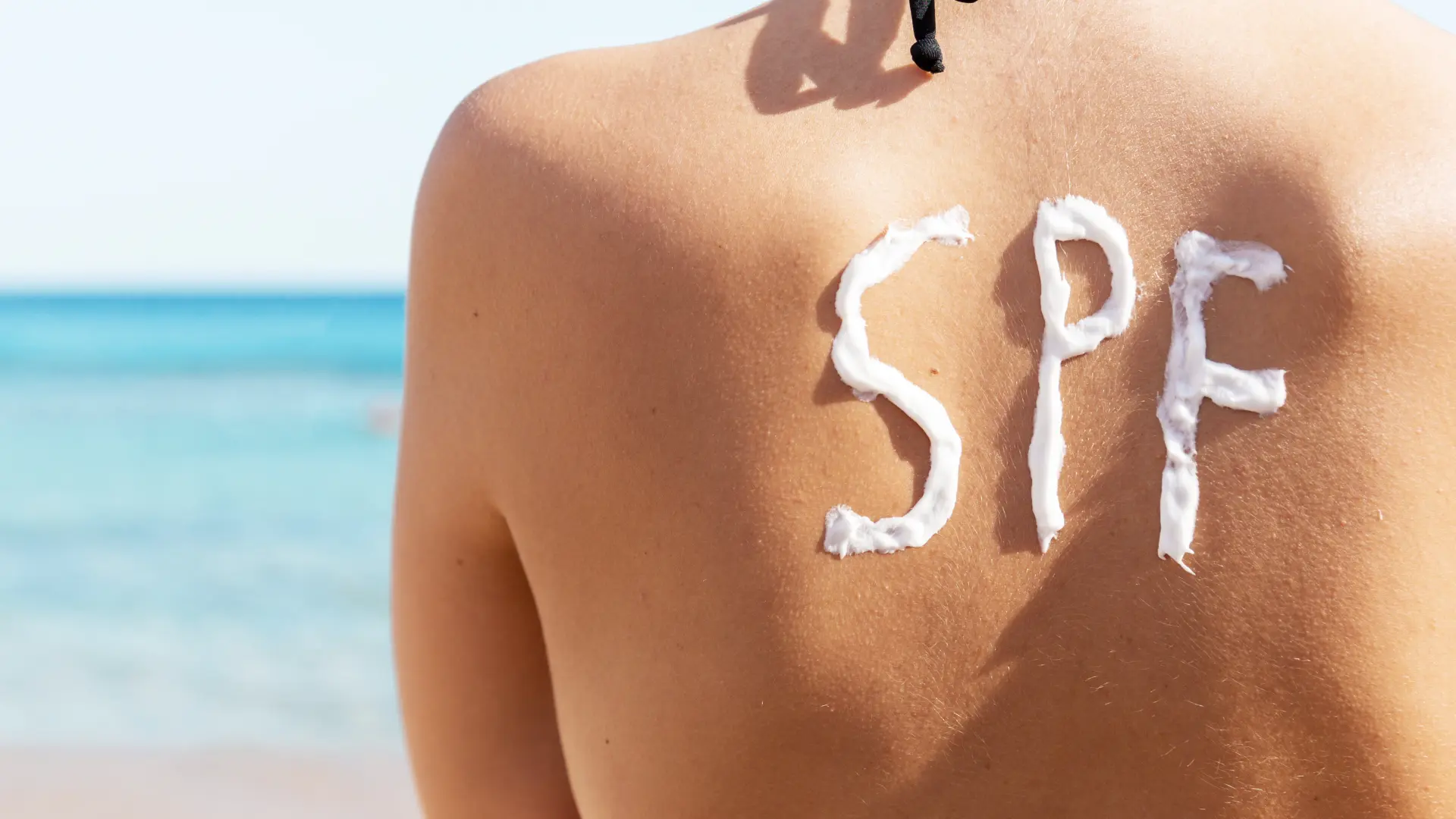 shutterstock_1622840026 spf krema za sunčanje koža leto uv zračenje zaštita od sunca-6a7468721071c.webp