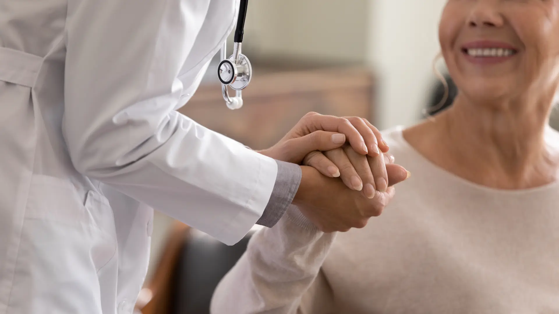 shutterstock_1971115256 lečenje zdravlje doktor bolnica pregled-6a70d15c3aaf3.webp