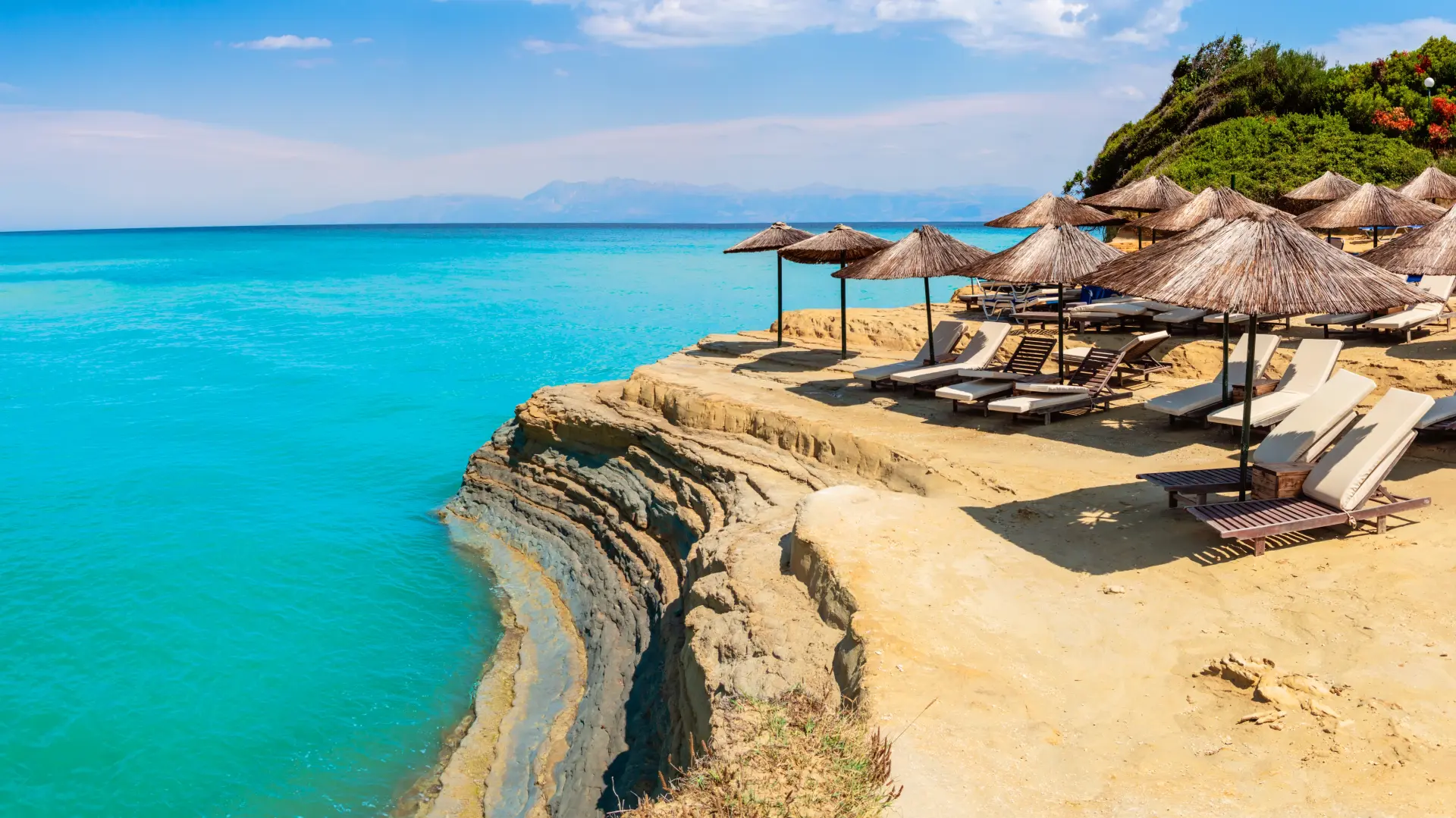 shutterstock_2115256145 krf corfu sidari more plaža  grčka-6a7325a122578.webp