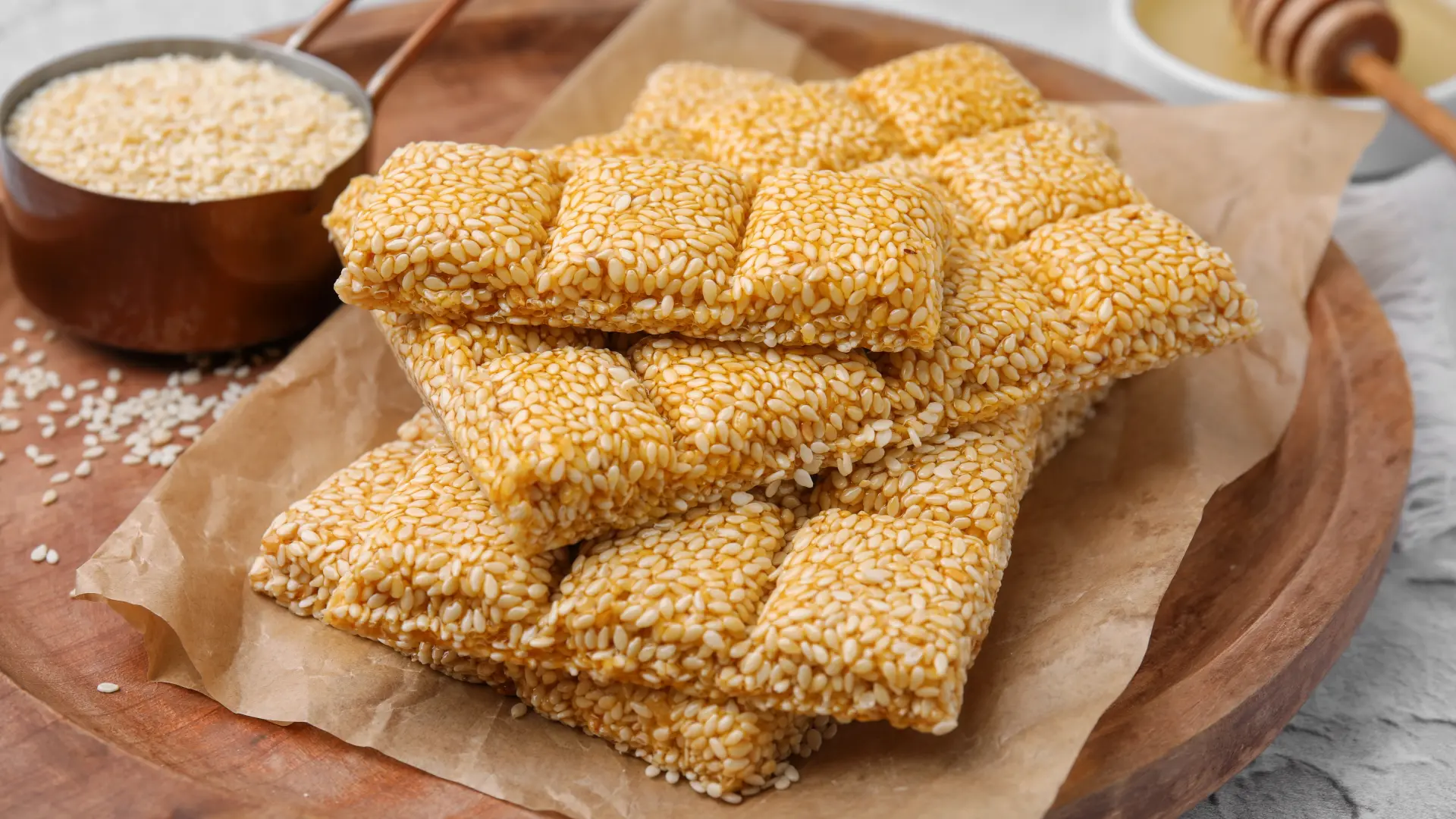 shutterstock_2253818411 pasteli kolač-6a7898a6d5bc0.webp