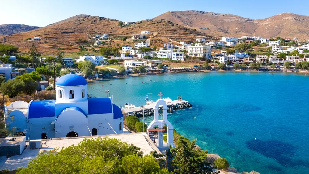shutterstock_2404051843 ostrvo Siros, Siros, grčka, putovanja, more, odmor, letovanje u grčkoj-6a7c5e6b335f6.webp