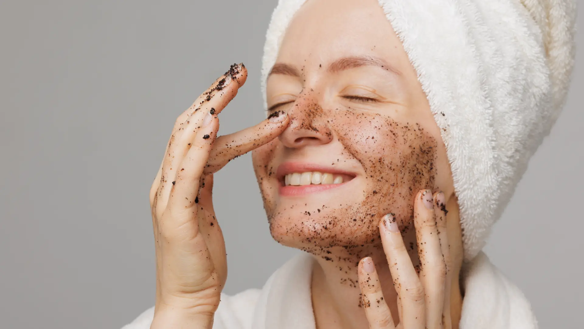 shutterstock_2511569085 maska za lice kafa koža lice nega kože kafa maska od kafe-6a82cf6092e05.webp