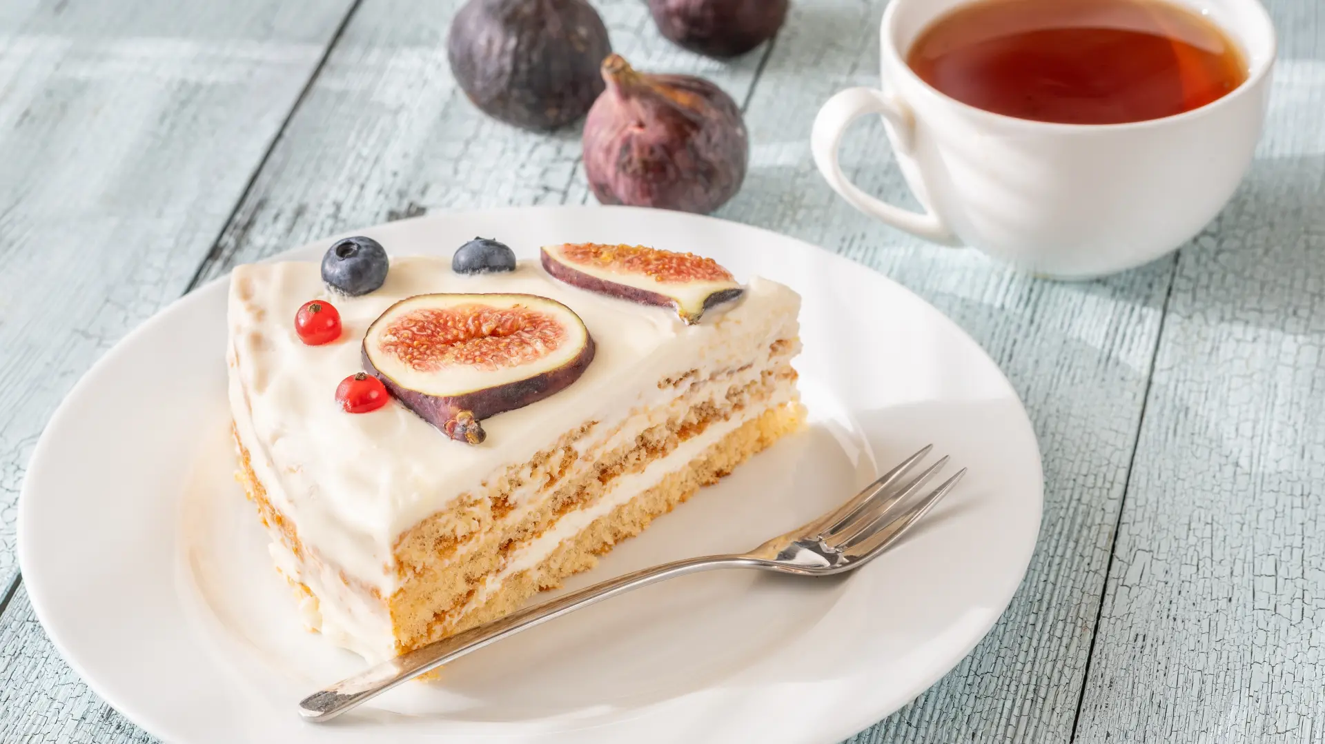 shutterstock_2706781585 torta smokve sa smokvama-6a842e6ce2f8b.webp