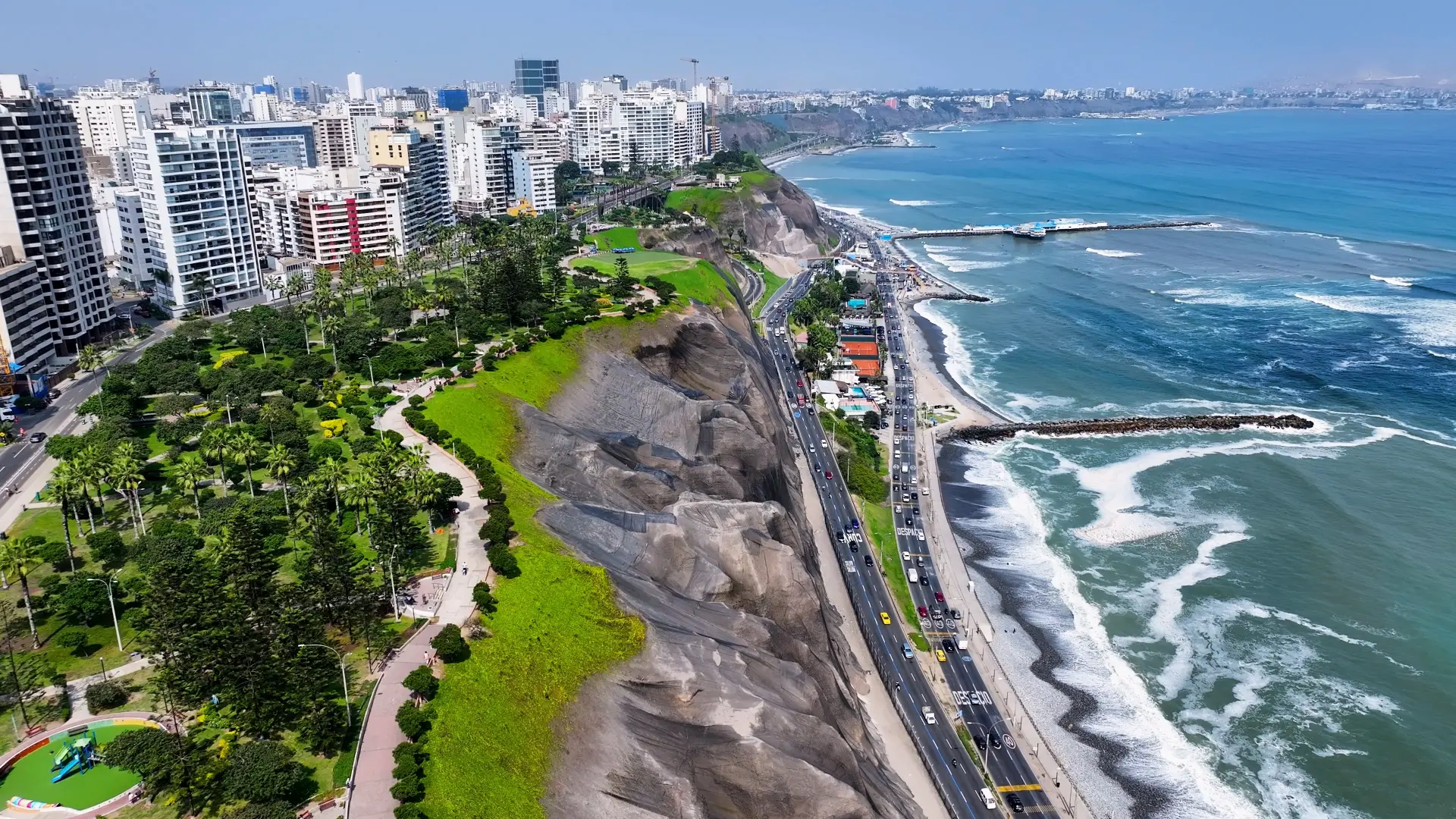shutterstock_2779383587 lima peru more grad-6a7736c3bb40a.webp