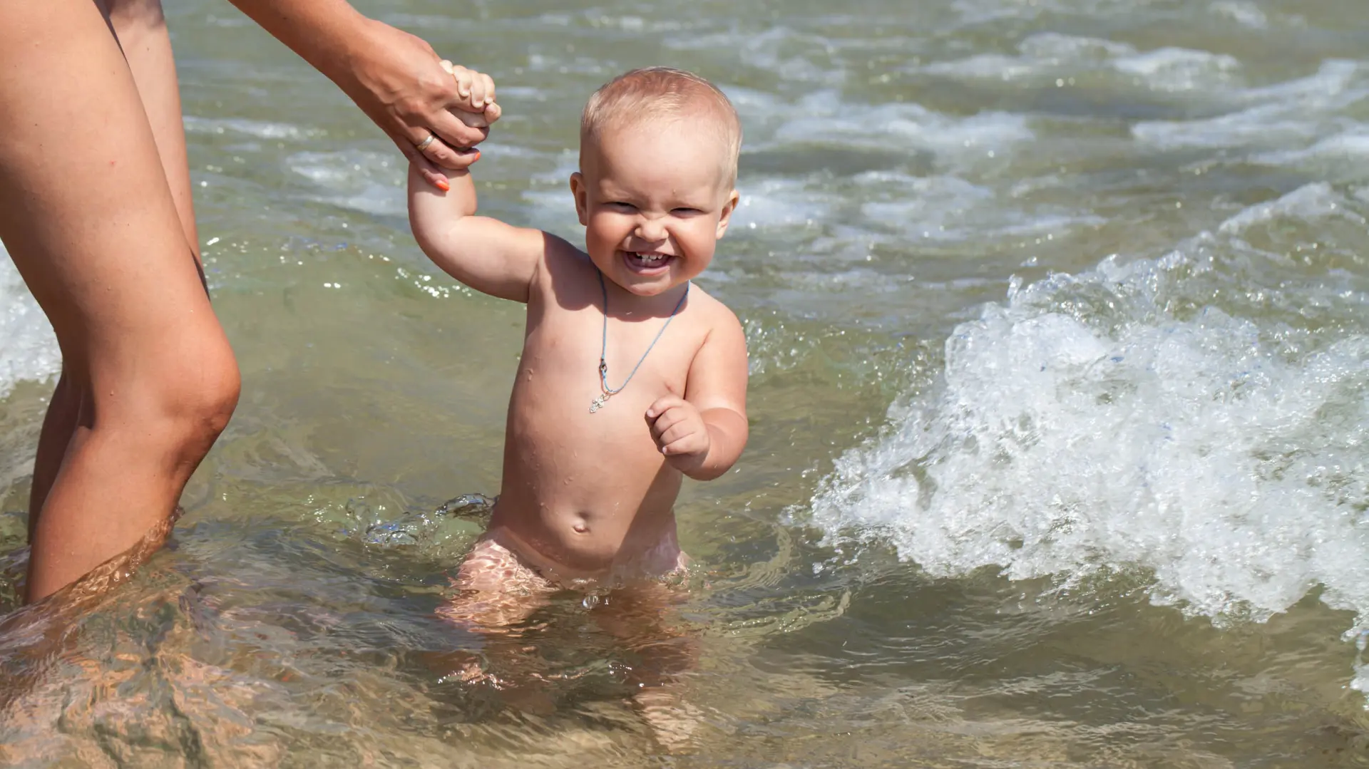 shutterstock_531495766 beba more dečak beba plaža-6a7425afa5c7c.webp