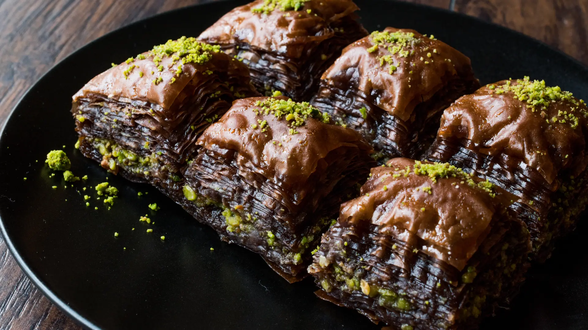 shutterstock_787310854 čokoladna baklava-6a8c4a9a22208.webp