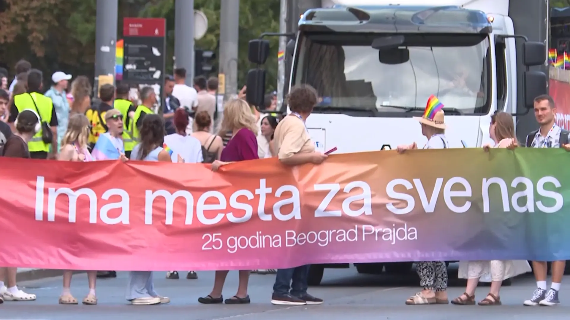 Beograd Prajd šetnja Tanjug video Printscreen-6a9c42d89e44c.webp