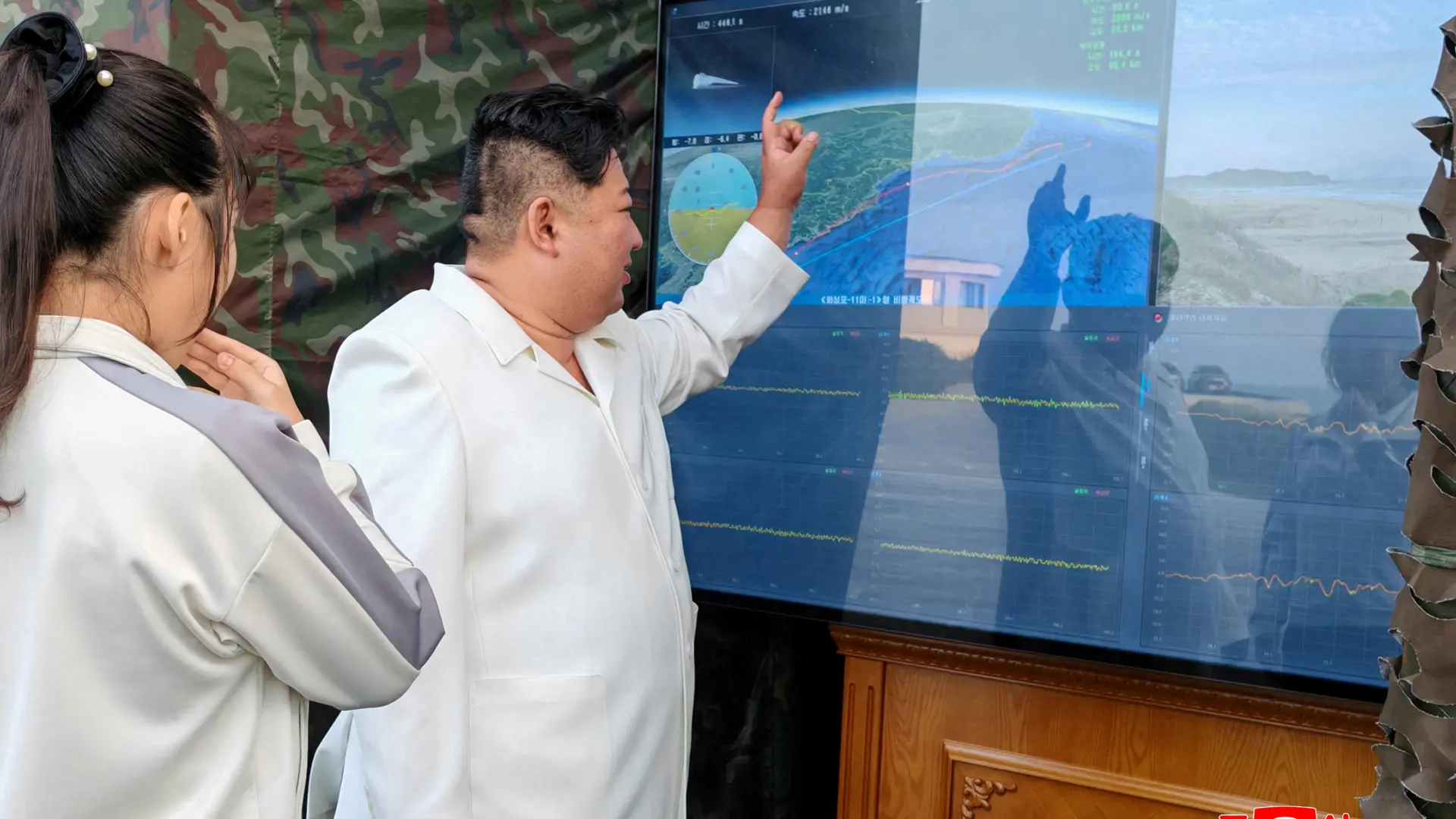 Kim Džong Un sa ćerkom KCNA via REUTERS-6ab236f068938.webp