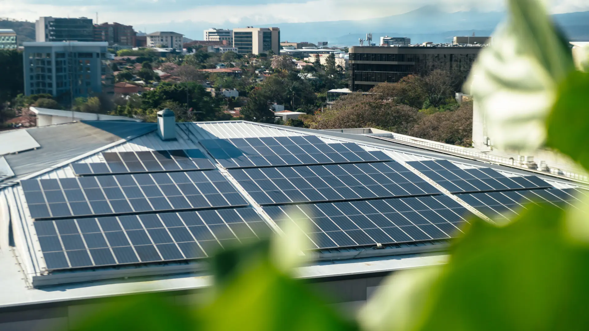 Solarni paneli stambena zgrada Shutterstock-6aafb5fe701dd.webp