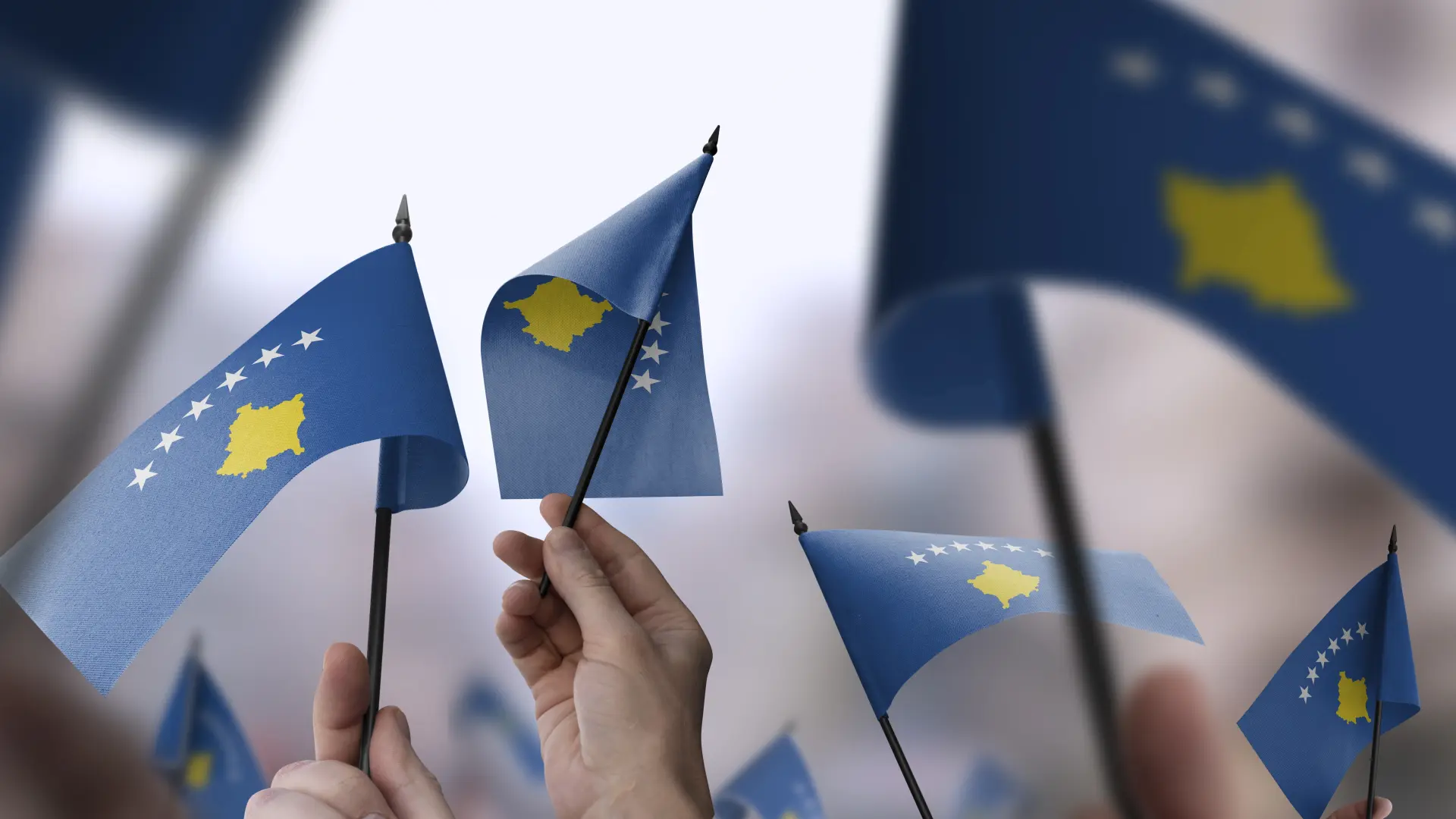Tzv Kosovo zastava shutterstock_2728599465-6a9c538b97d5e.webp