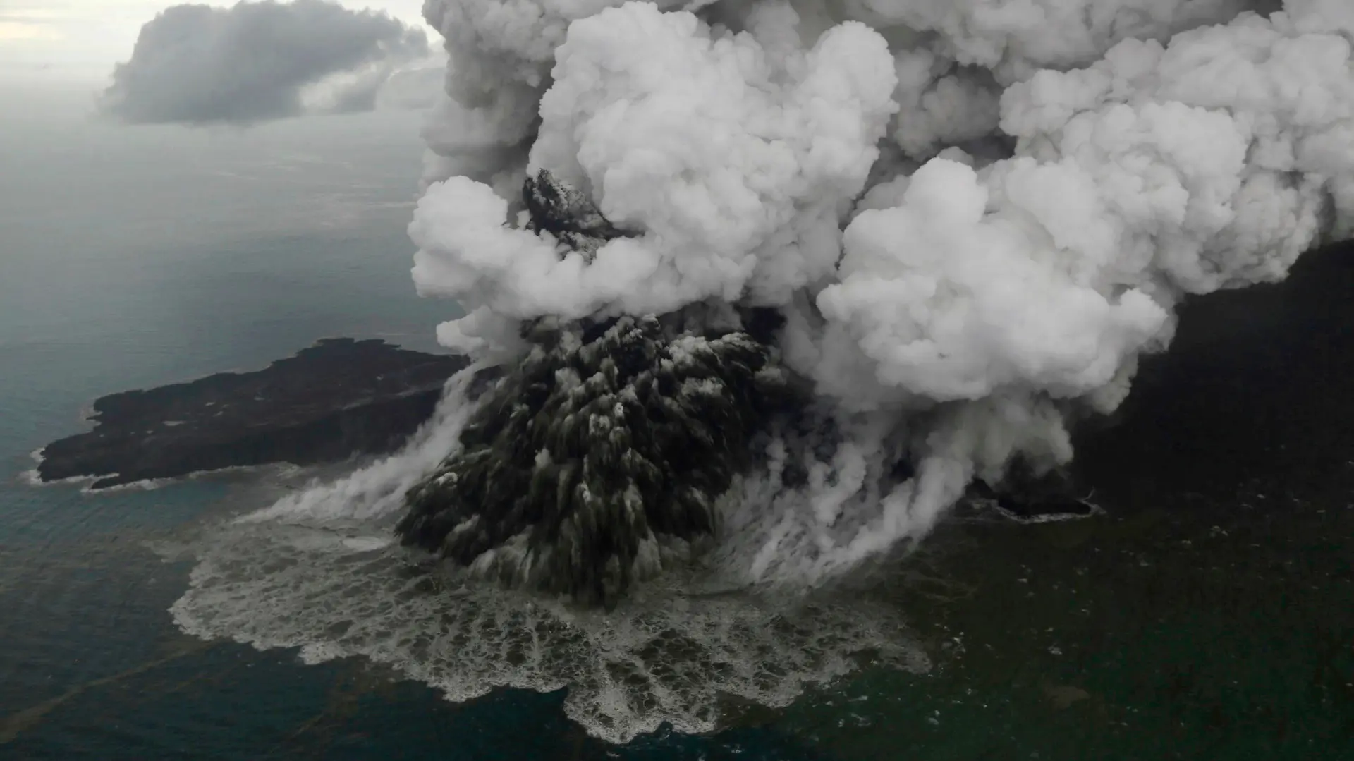 erupcija vulkana u indoneziji Nurul HidayatBisnis Indonesia via AP-6a9d780933dd1.webp